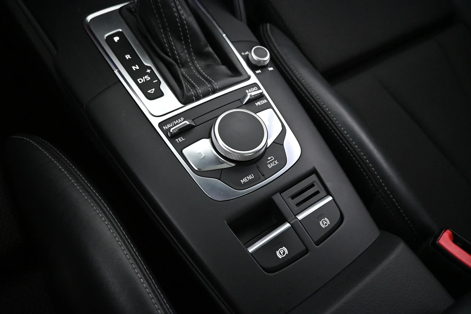 Car Image - Dhq3VjHE156xrsckq7XfK