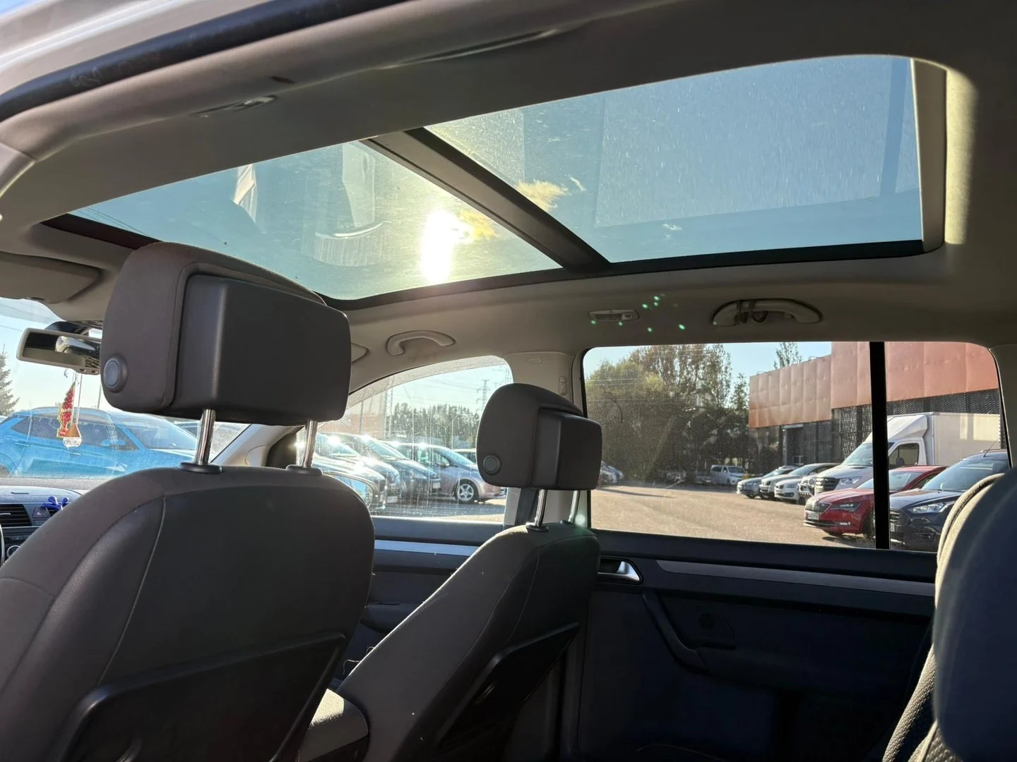 Car Image - 27AJsdY6H52ussosEUFiMb