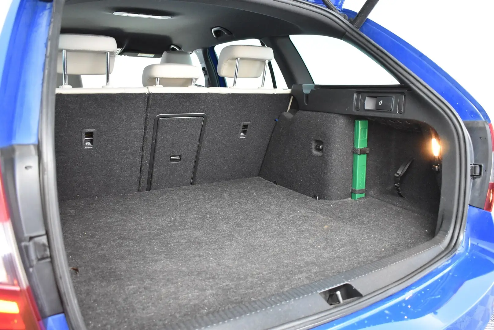 Car Image - 7jEO6Wez4FasiXAKUgp8I2