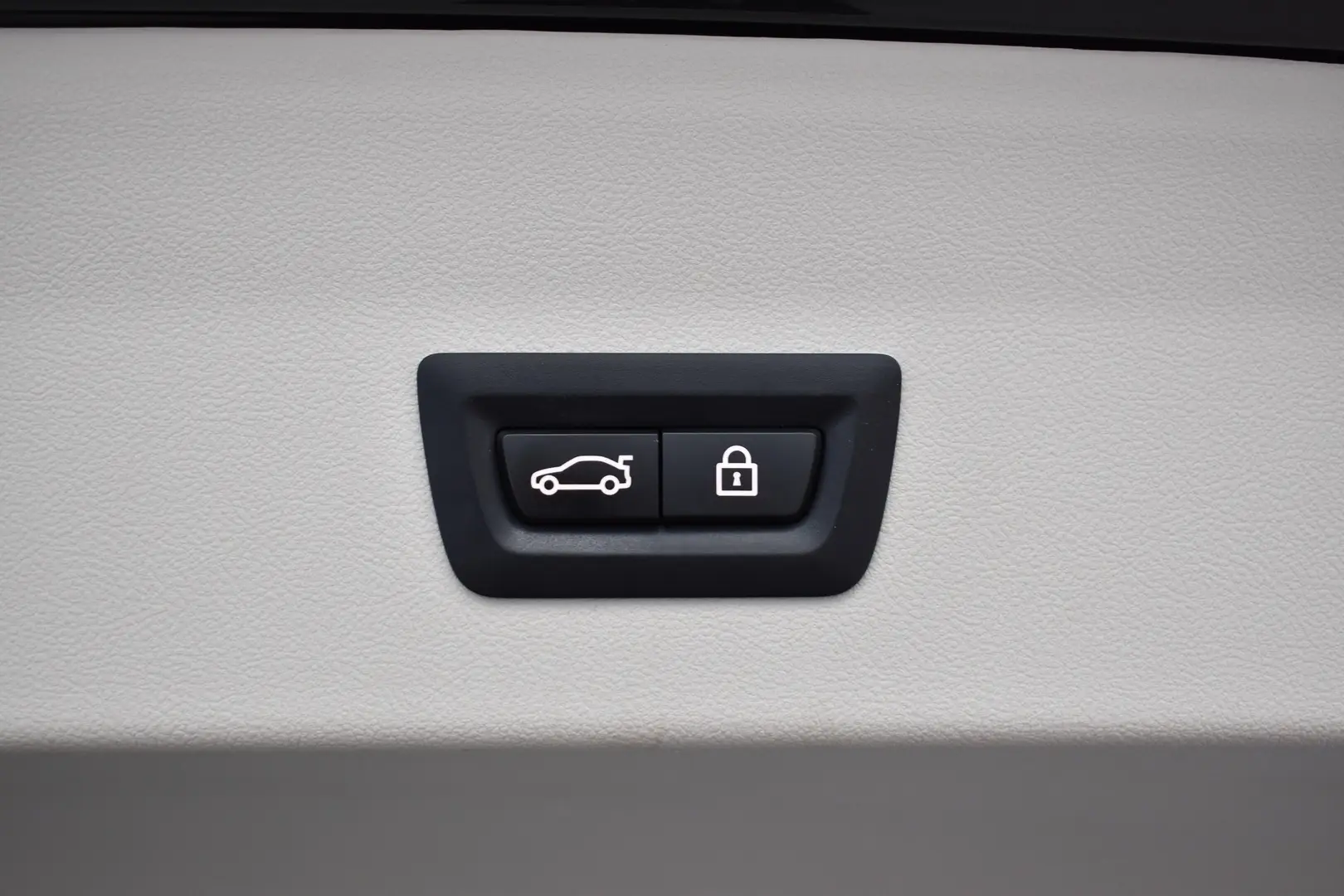 Car Image - 4dNVP0rMG39q8JESkqjCt4