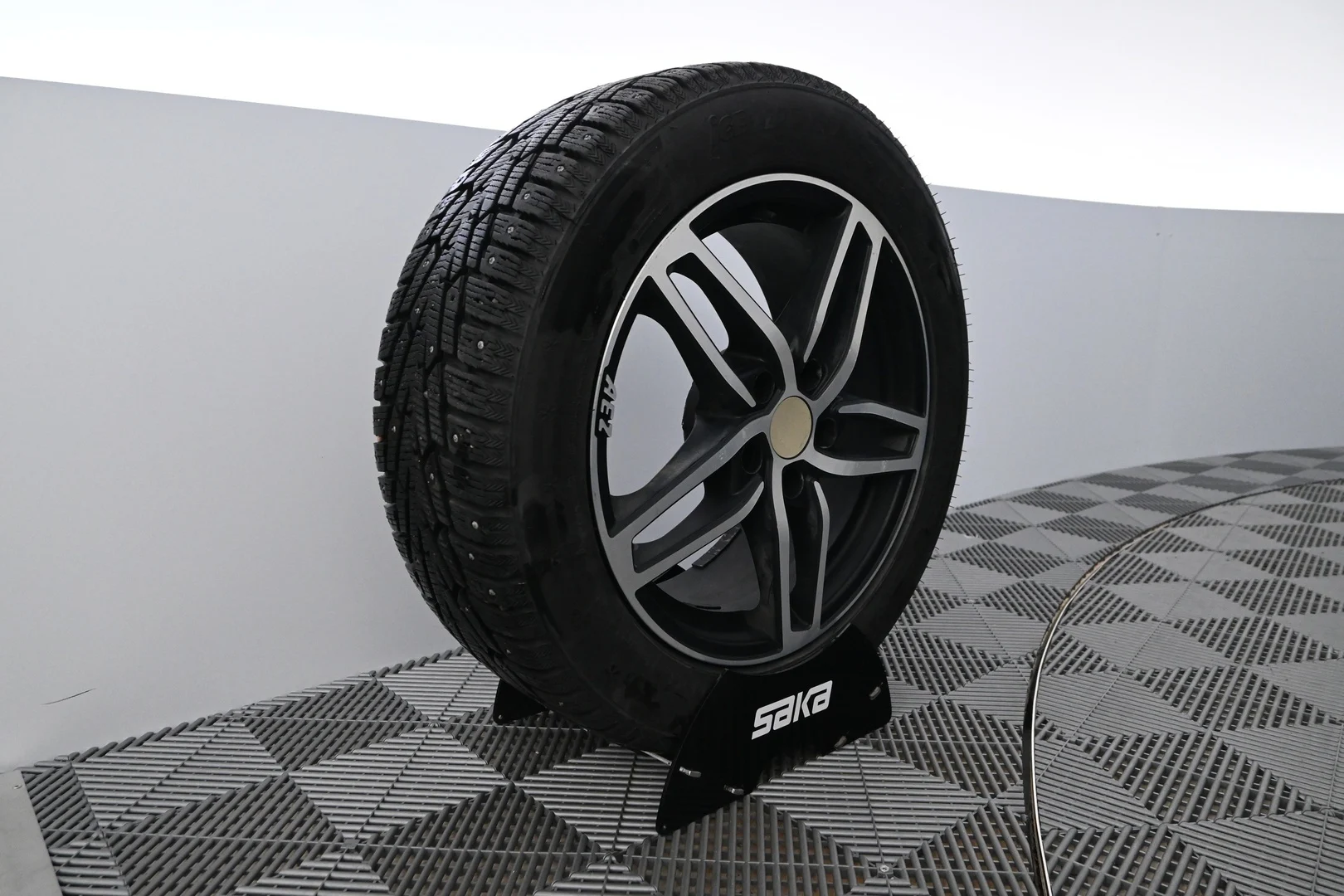 Car Image - 3Kcf3QGLk8PLLW0SEumANj