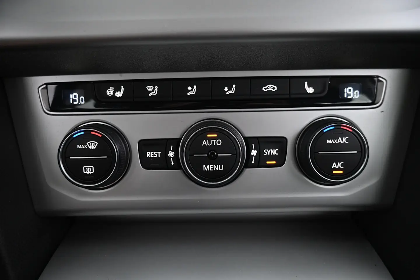 Car Image - 5Lk8D5xxhj55Hk9PhJi8Sb