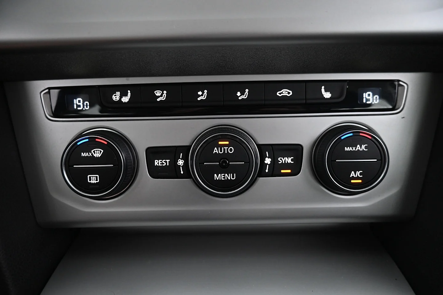Car Image - 5Lk8D5xxhj55Hk9PhJi8Sb