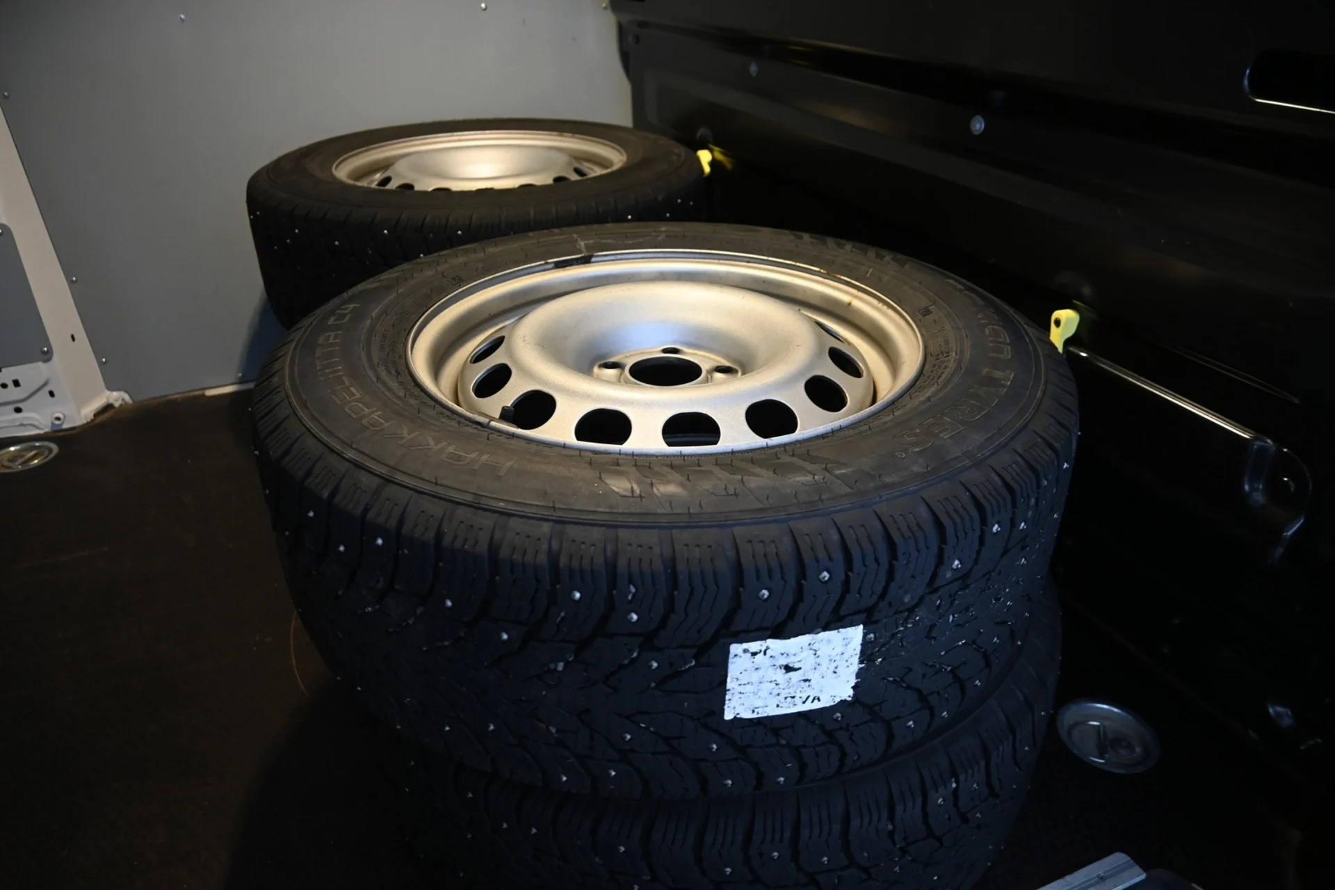 Car Image - 9EoCrdpPeERf2IDfE0FAm