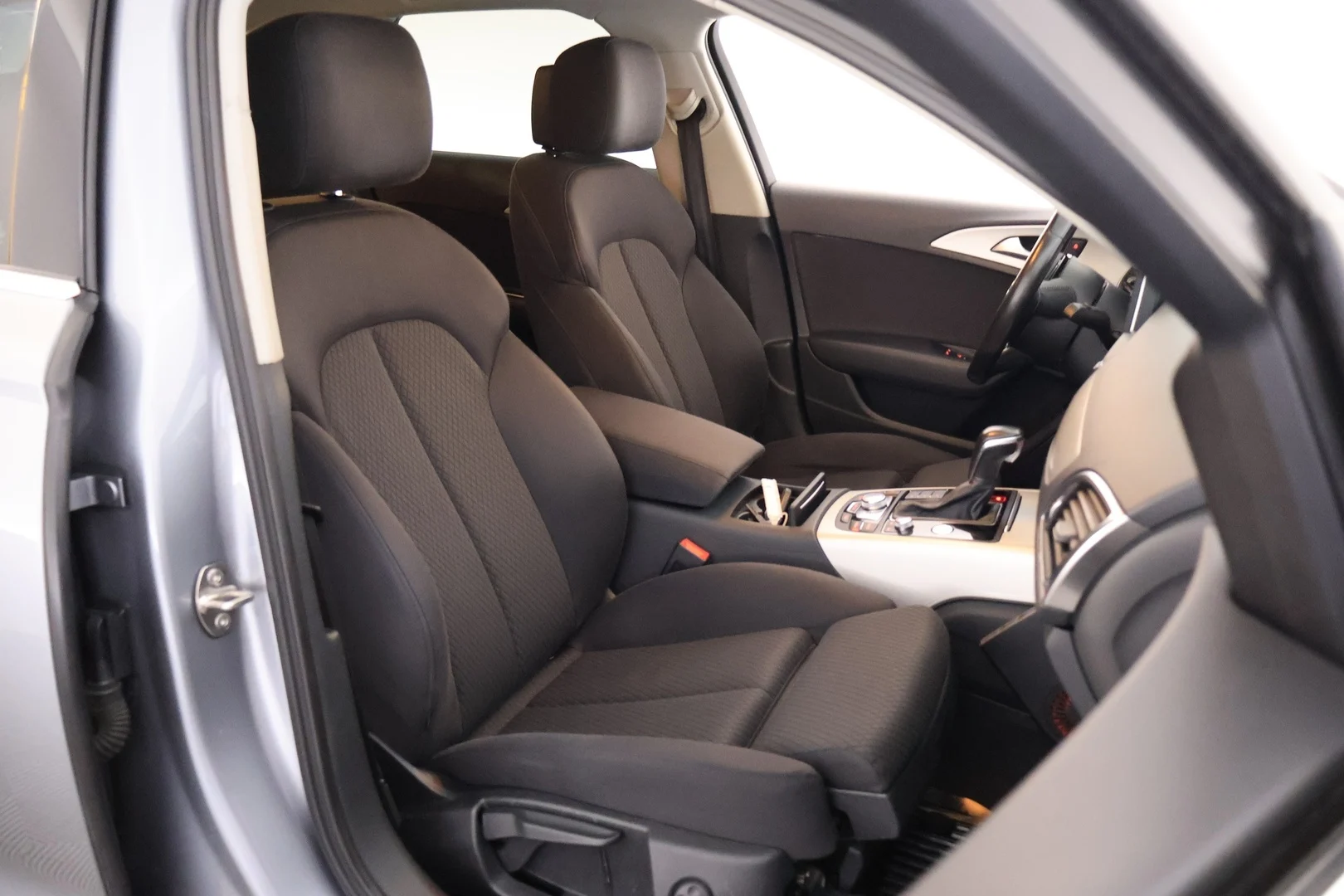 Car Image - 2z1fAE3Gn5lDkvFYGfOxAH