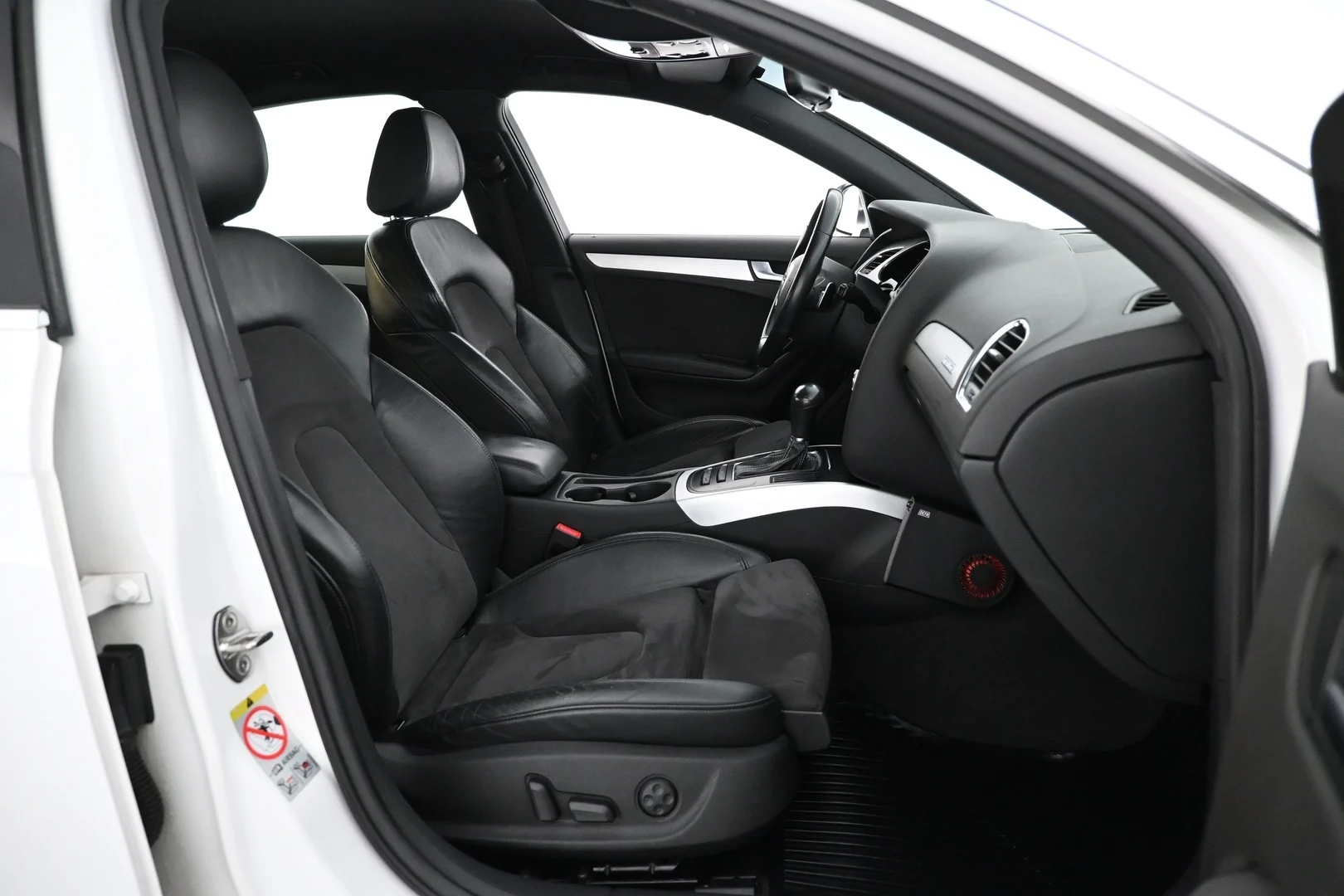 Car Image - pJnDgH3BeAeHvcfWOYcvP