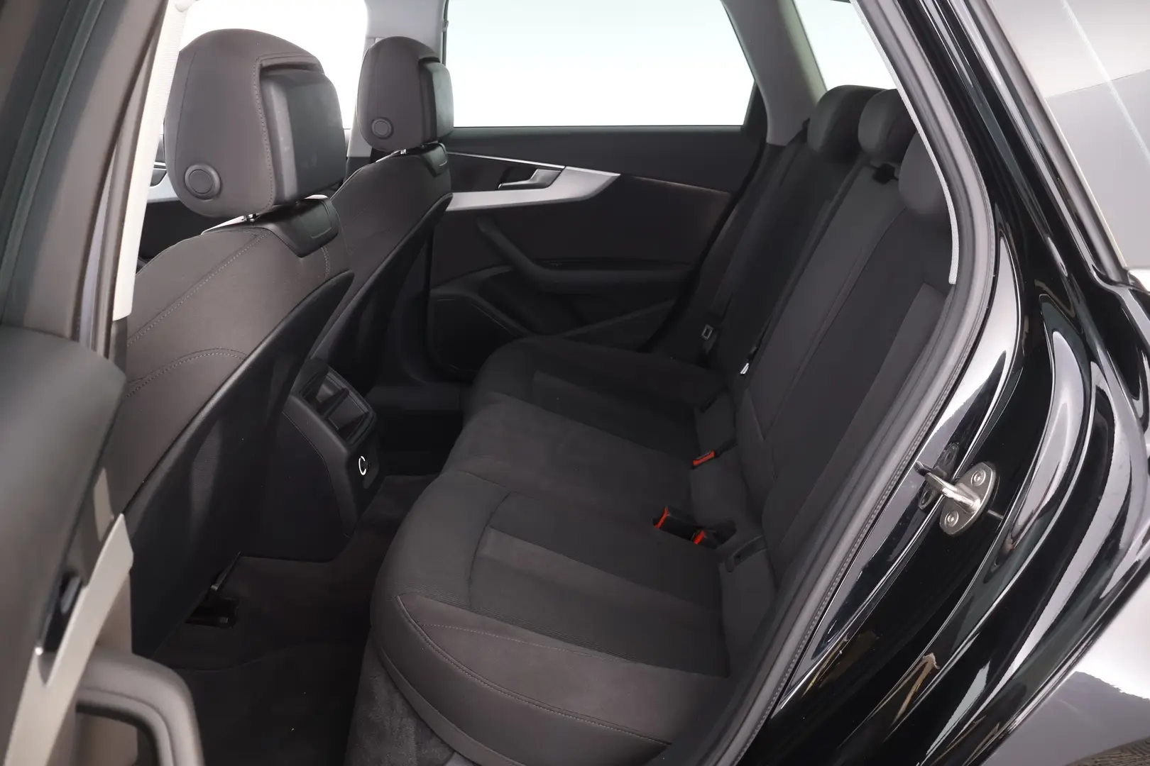 Car Image - 3toIJLO2A6w9PzhlpttVzL