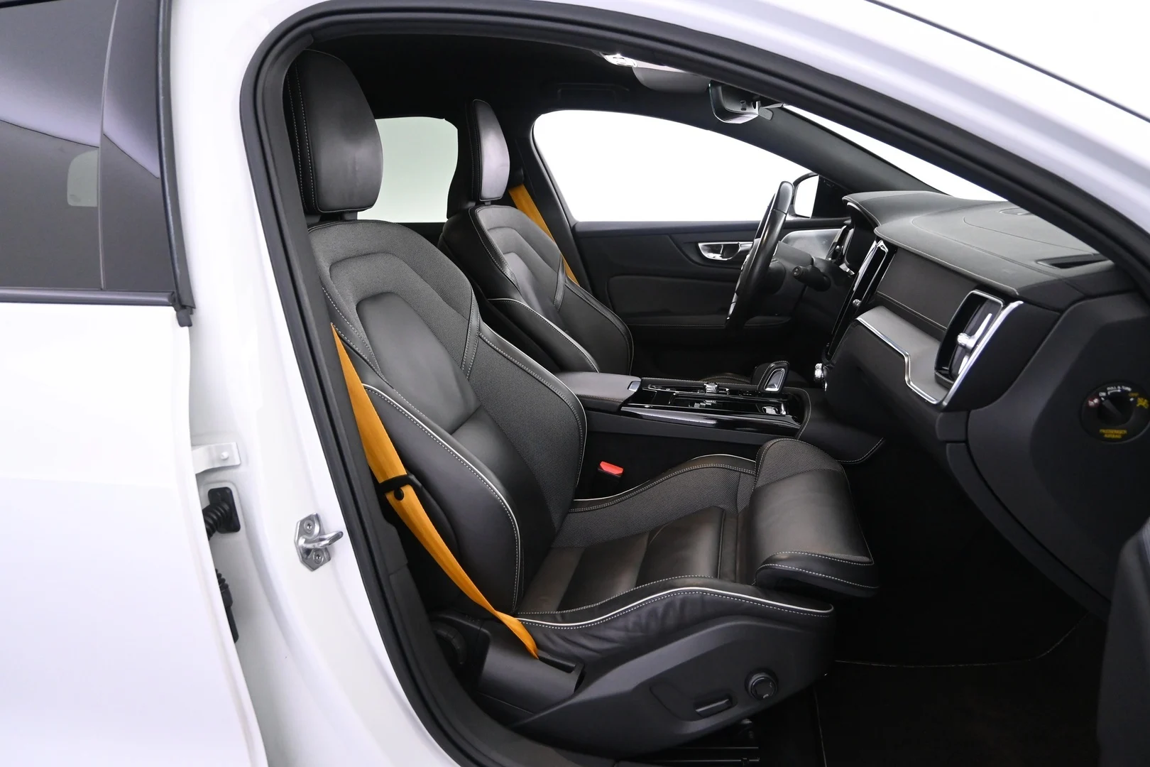Car Image - 3bzAmxaplGNzHkvYxAyWv3