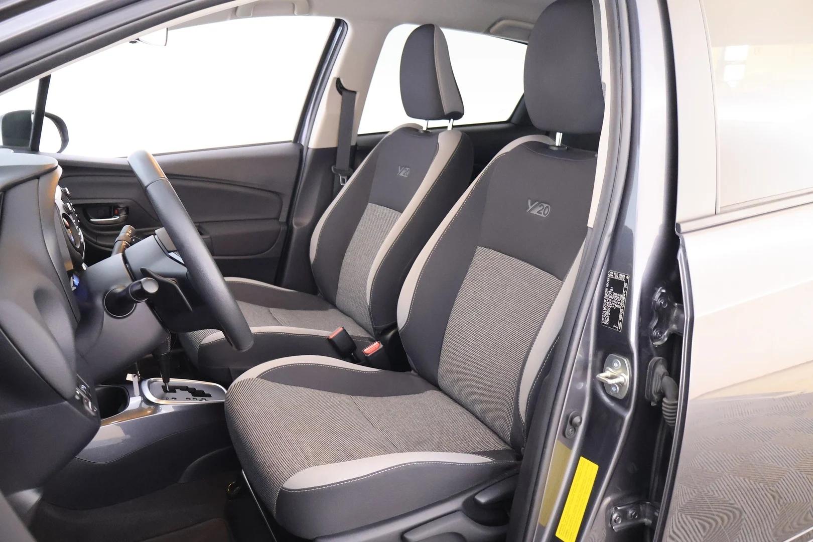 Car Image - 1FVcUnLmlvrwfTcT0AwLPe