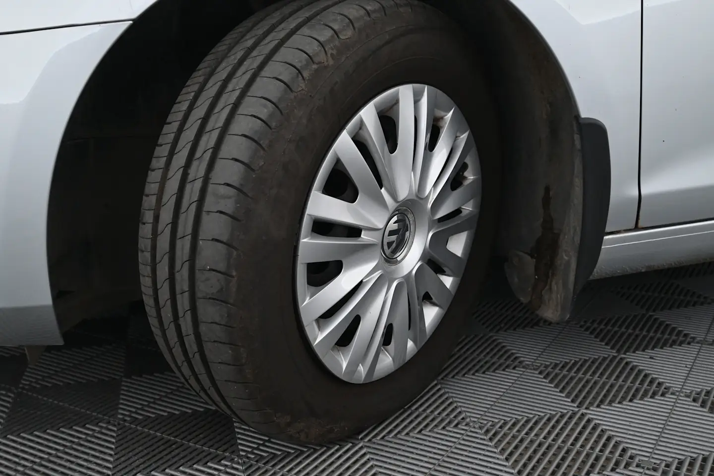 Car Image - 7sYhHNcGsKxfaZ0Xq9Hbkr