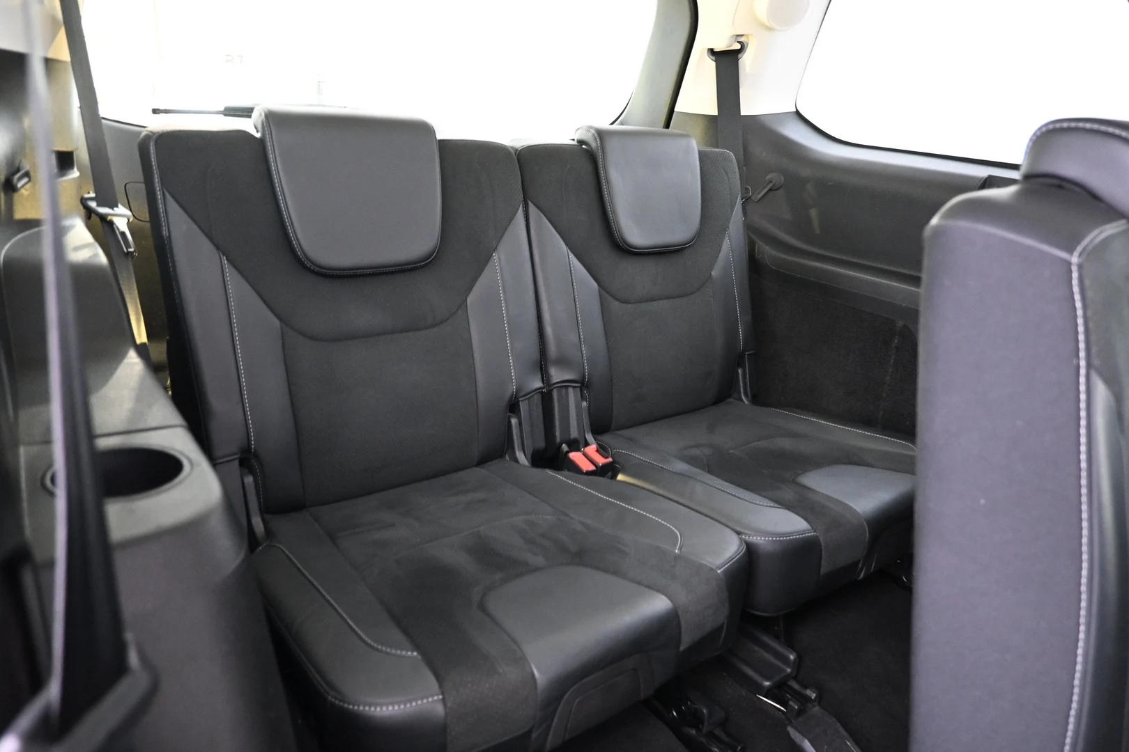 Car Image - 2KXEvzHyrw77APIVRBysUg