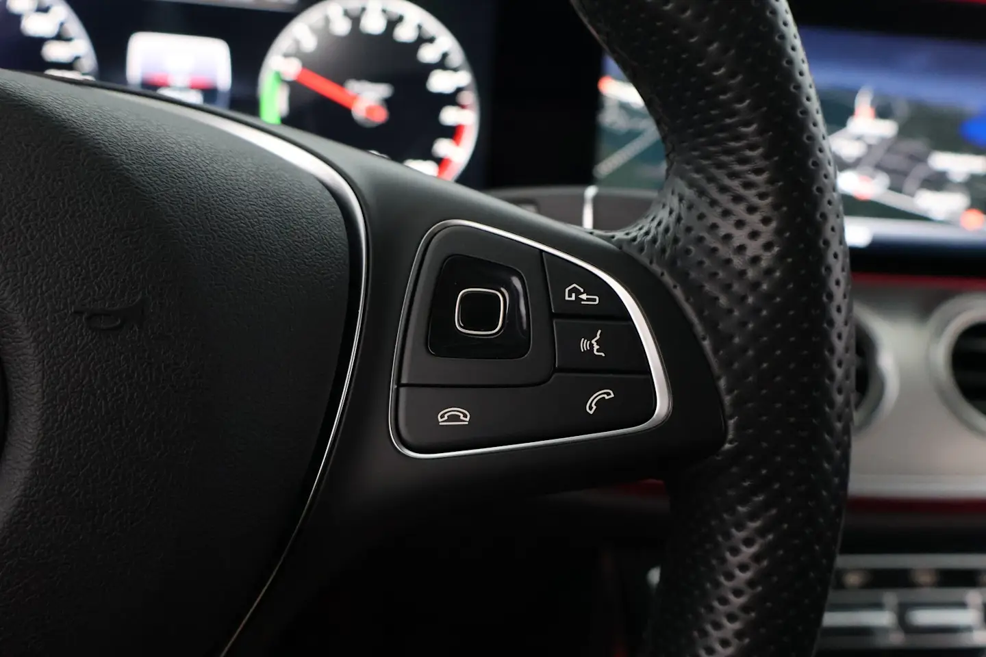 Car Image - 4Ncl7J2RXruZazxtrIAu7g