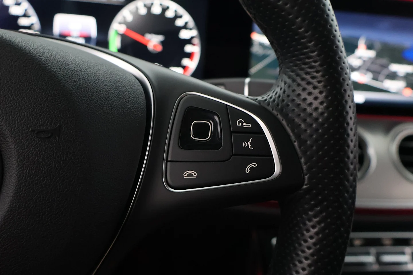 Car Image - 4Ncl7J2RXruZazxtrIAu7g