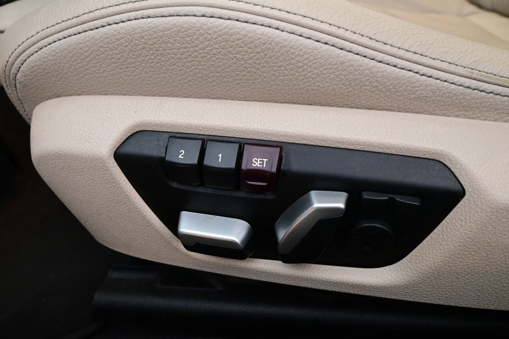 Car Image - 1Cg2e2YymmZjvkZeRdK6Vi
