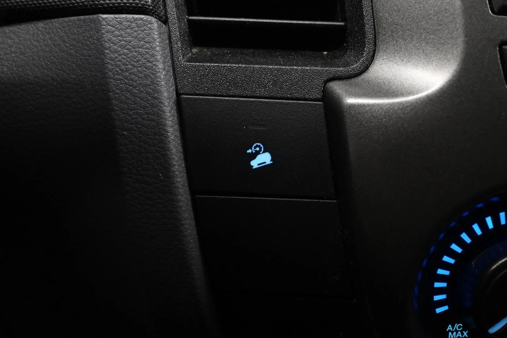 Car Image - 2qFN6lruA55YHqTQMPhTdb