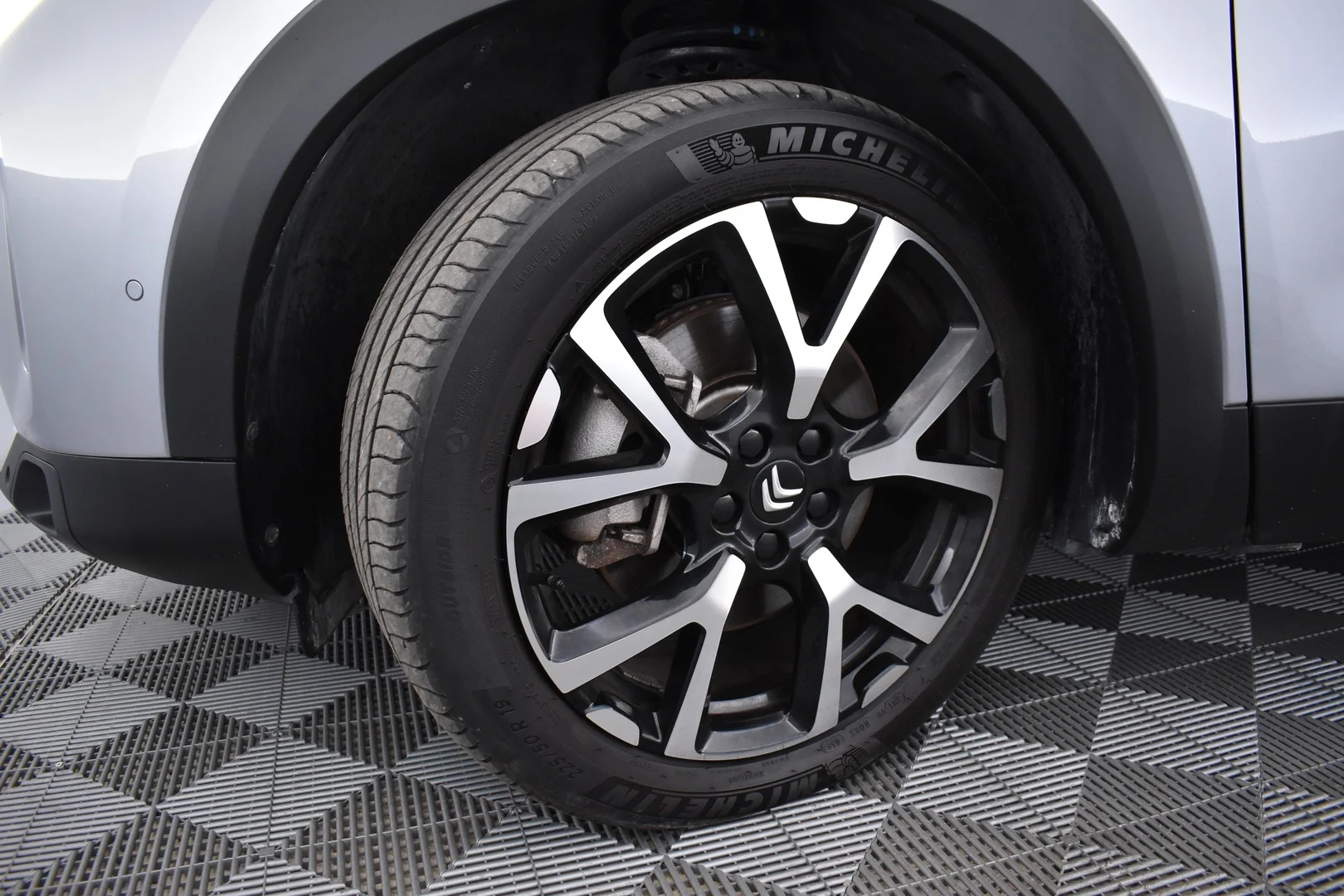 Car Image - 6VvWE0EyQzjqMV9R024MNB