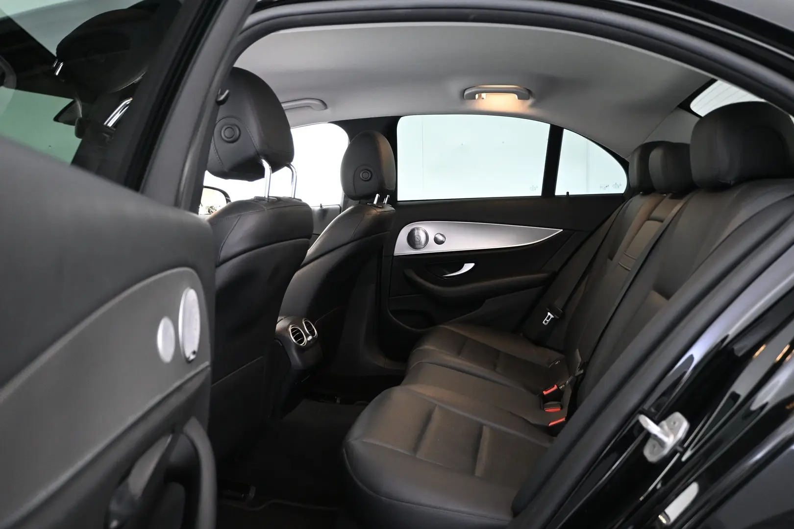 Car Image - 4ycieKp5HddTie2lj6d9zV
