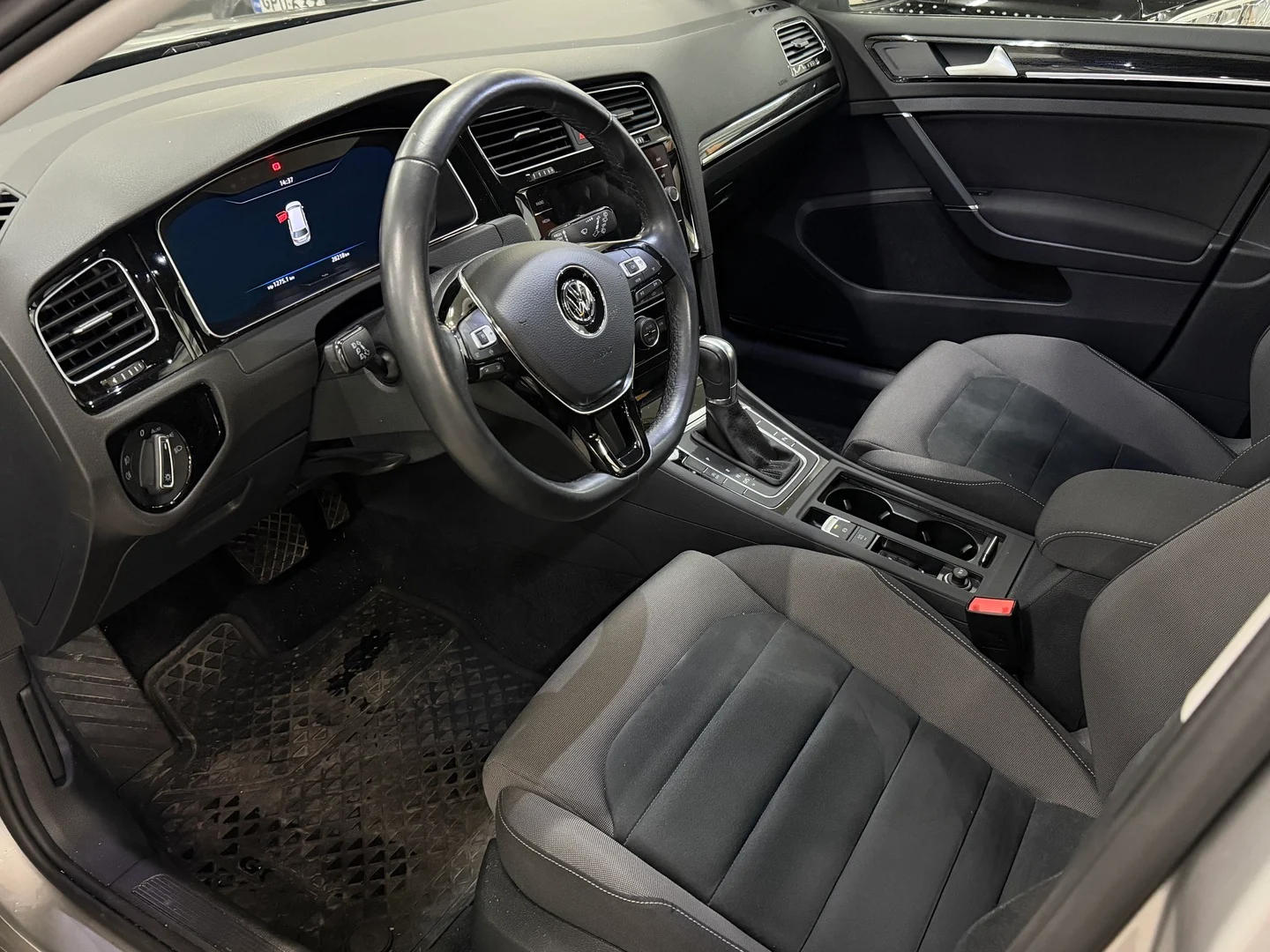 Car Image - CKQt8w4cVxyEjDAZEXSXC
