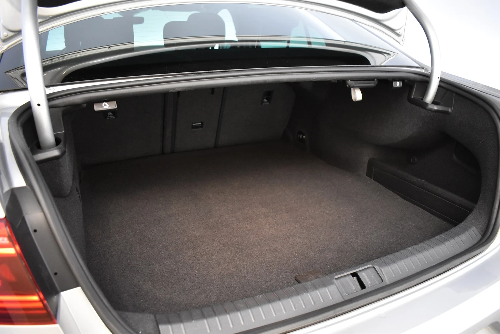 Car Image - 5nUXEul7H4xnBTfSazEEoM