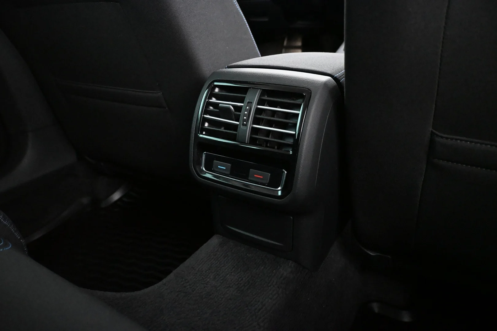 Car Image - 2j3RH7YQNbiyu4W6Z30362