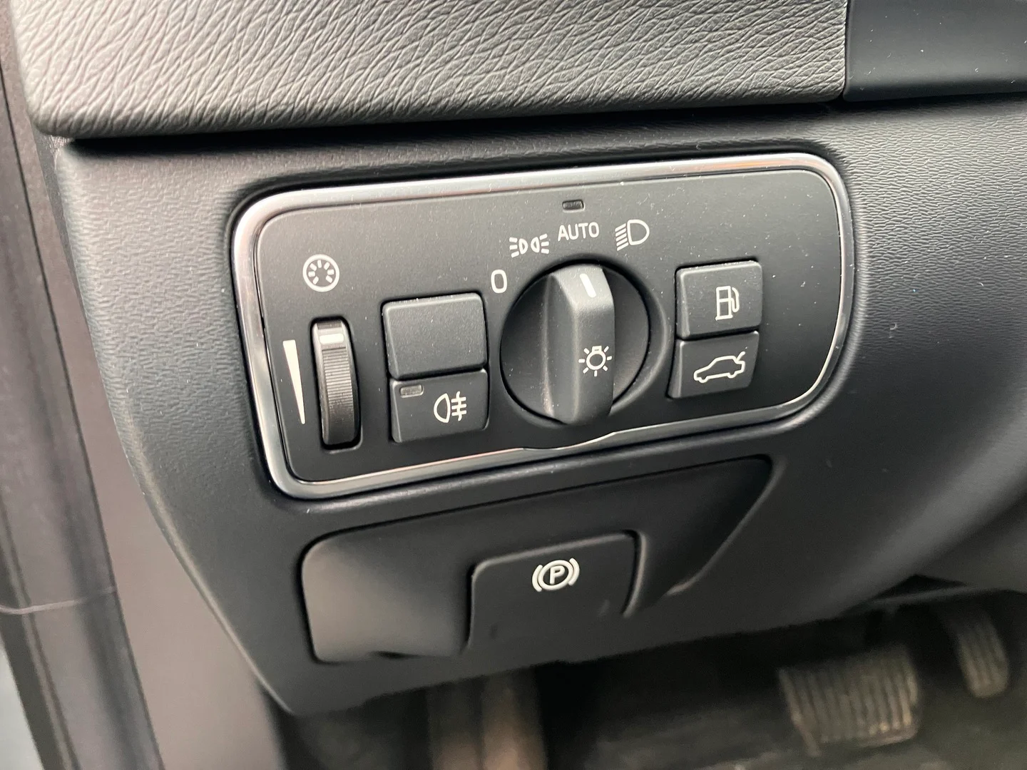 Car Image - 1AH8sVUOaU4owMWnRbxmrd