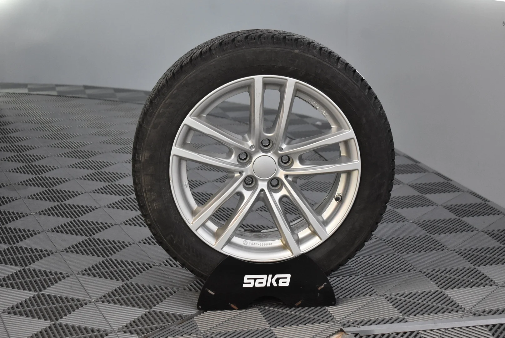 Car Image - 54iaLs3DrTWB7erqXNEx4D