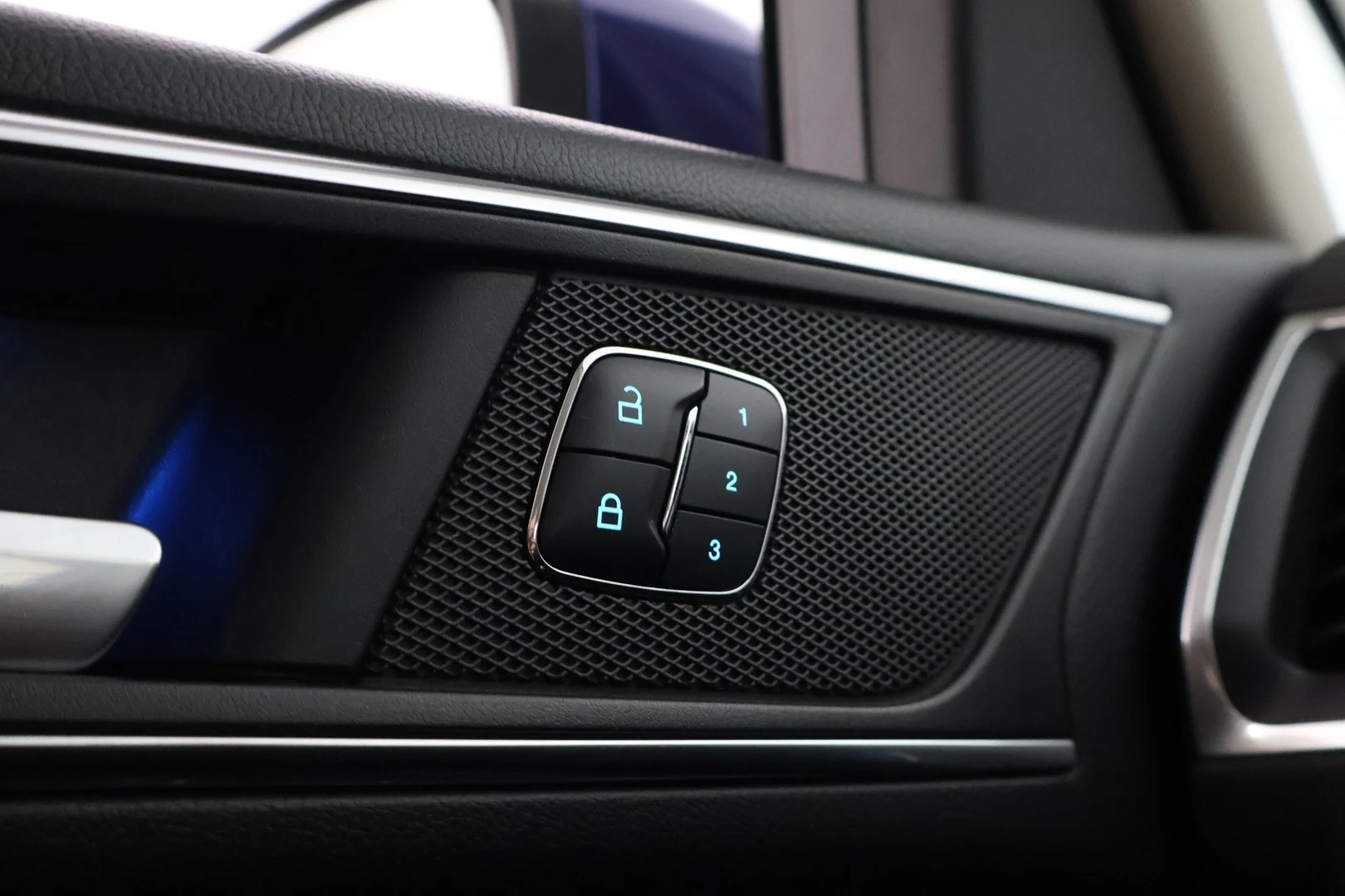 Car Image - 4sNHXo7pHK1OJcnVwJD1kN