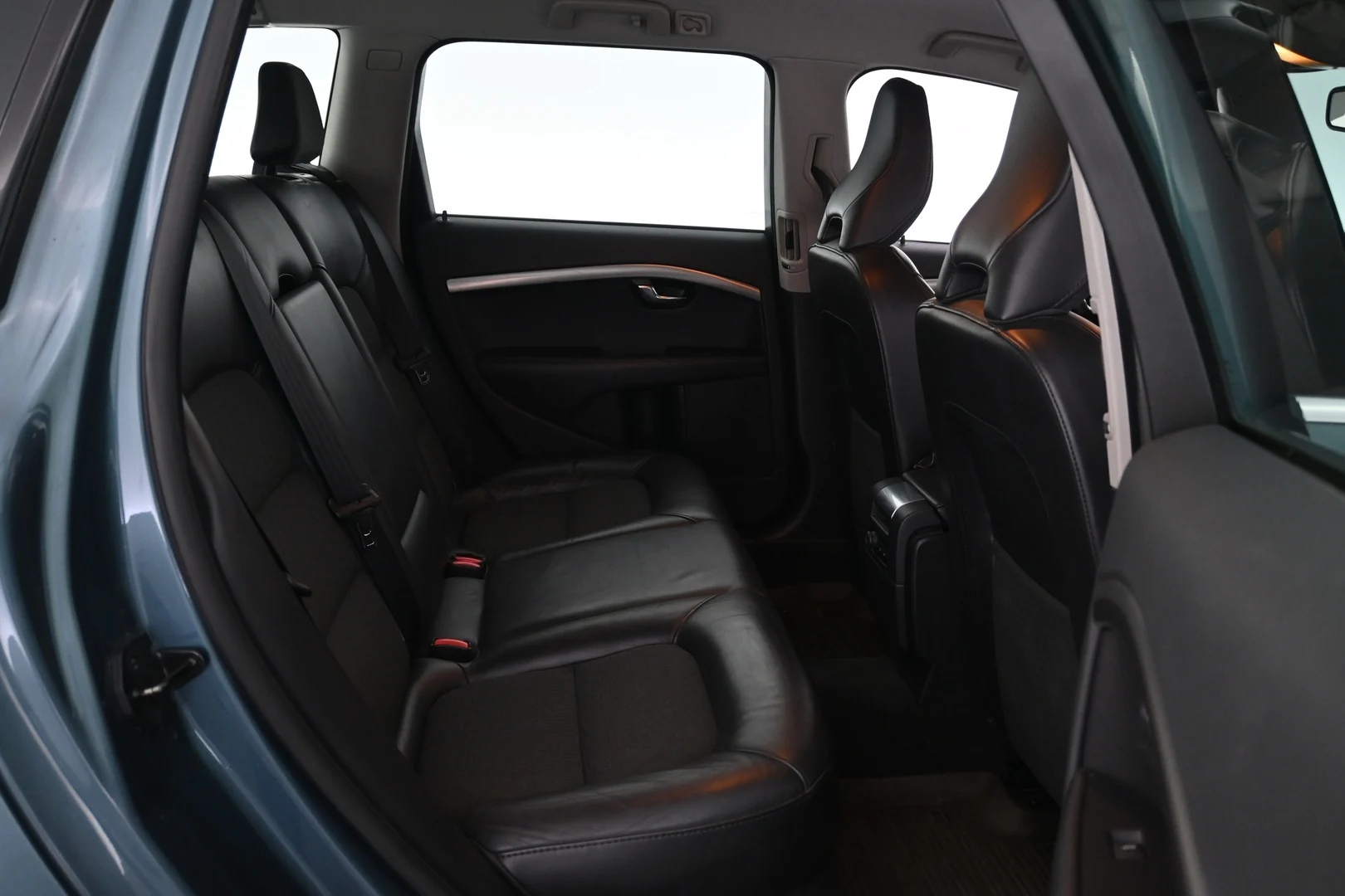 Car Image - 1m2yhTT5Y0sVZon2q8lhL1
