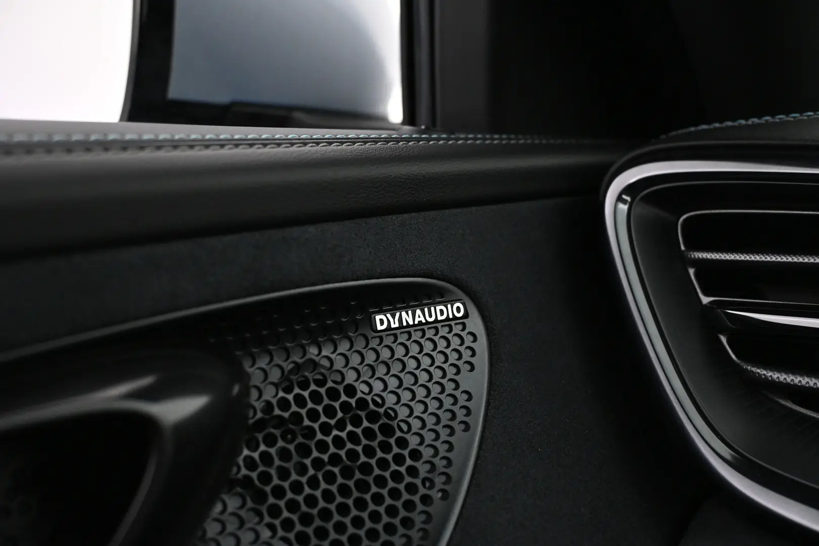 Car Image - 1a6J1w83zz1JGA3hfvKol5