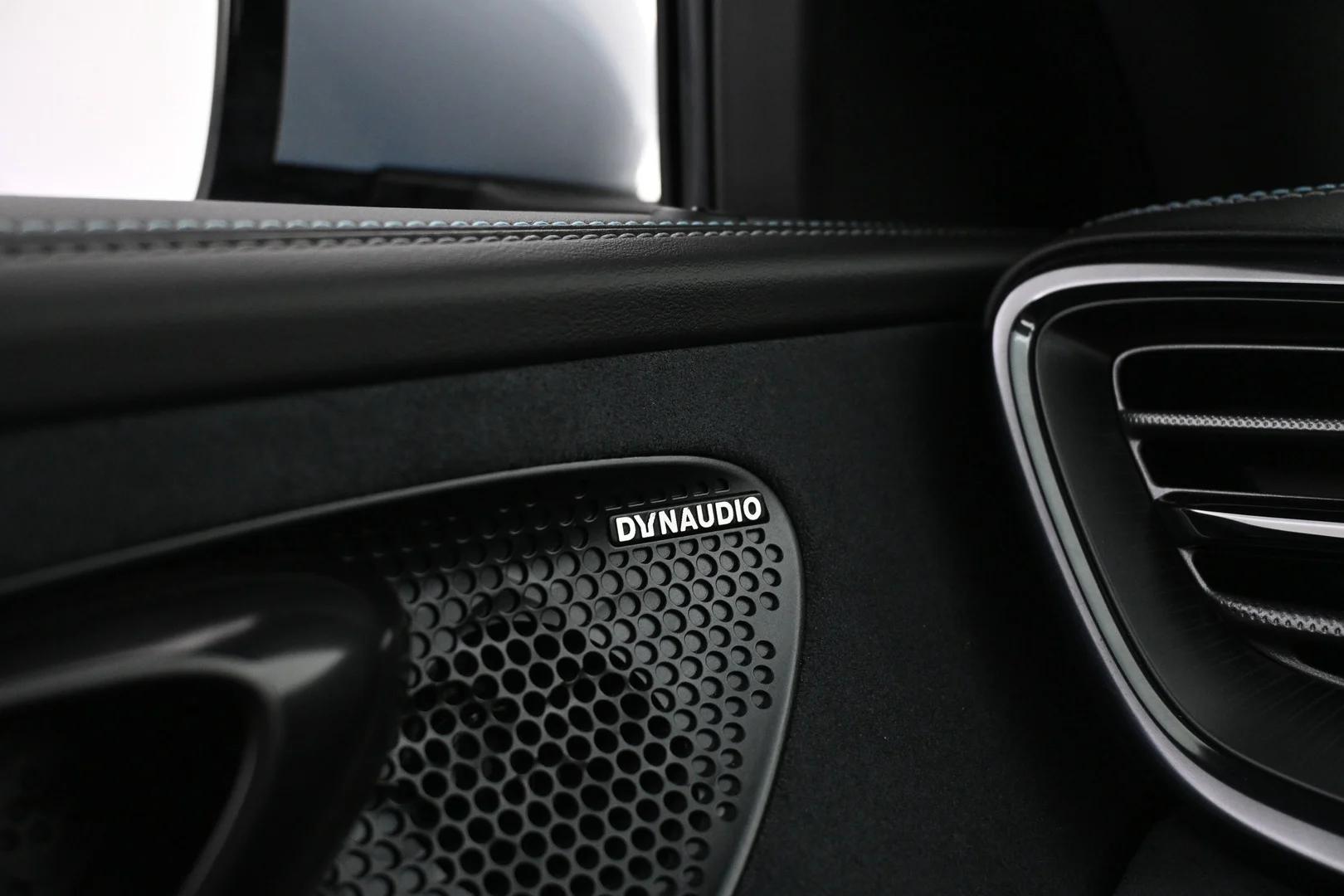 Car Image - 1a6J1w83zz1JGA3hfvKol5