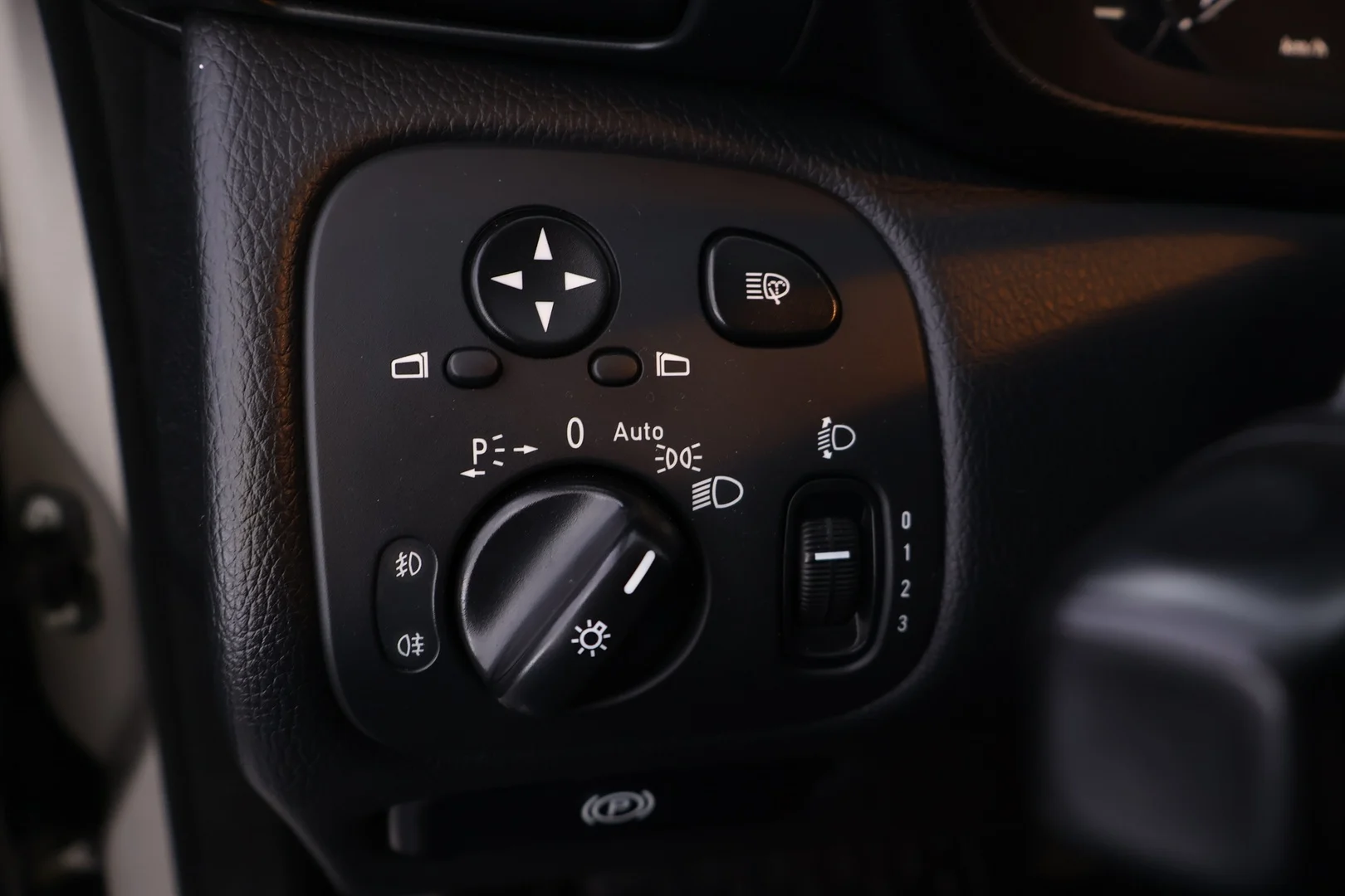 Car Image - 5S2TmLzTJHgTYwSjNiIb3d