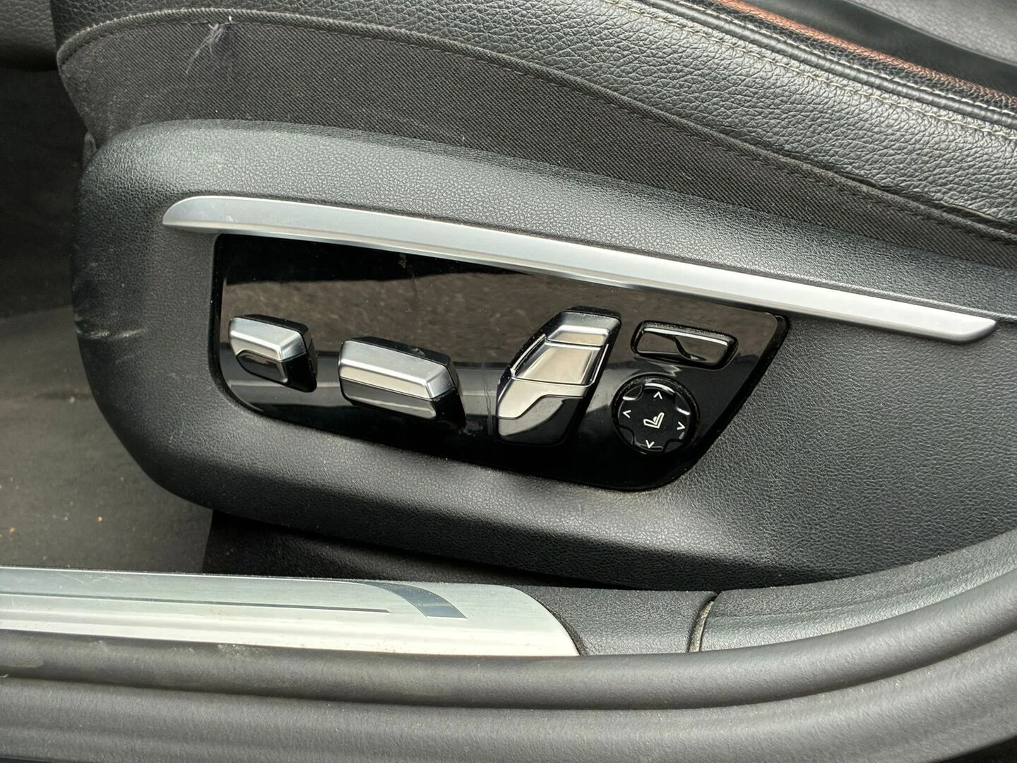 Car Image - j9Z7CkXB7NyAvDBELgFAs