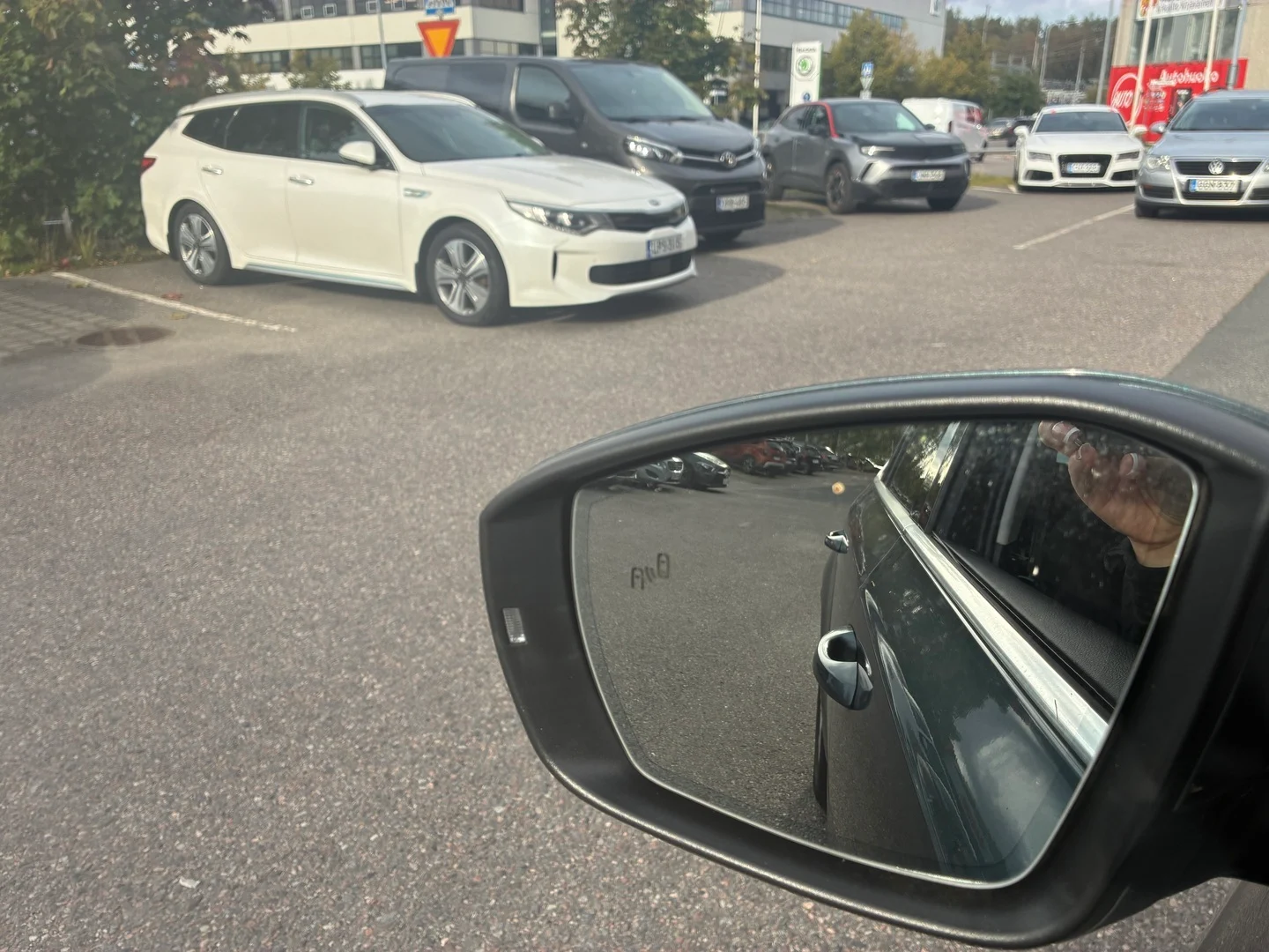 Car Image - B5zI5KecmQypzbQFRITum