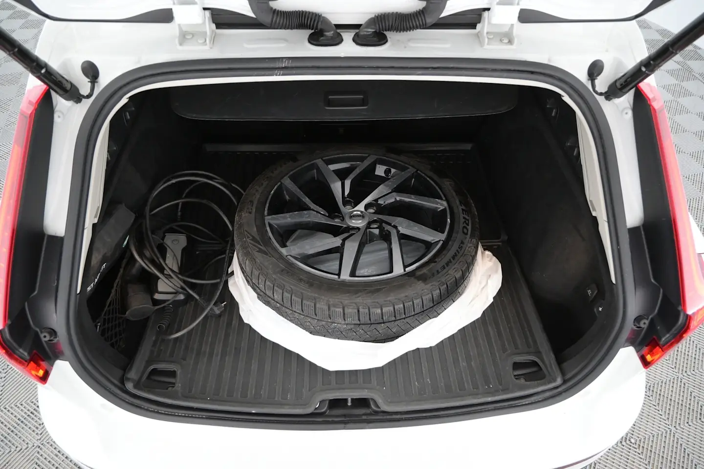 Car Image - uDDOUX4sCfxrj5MZD8XOL