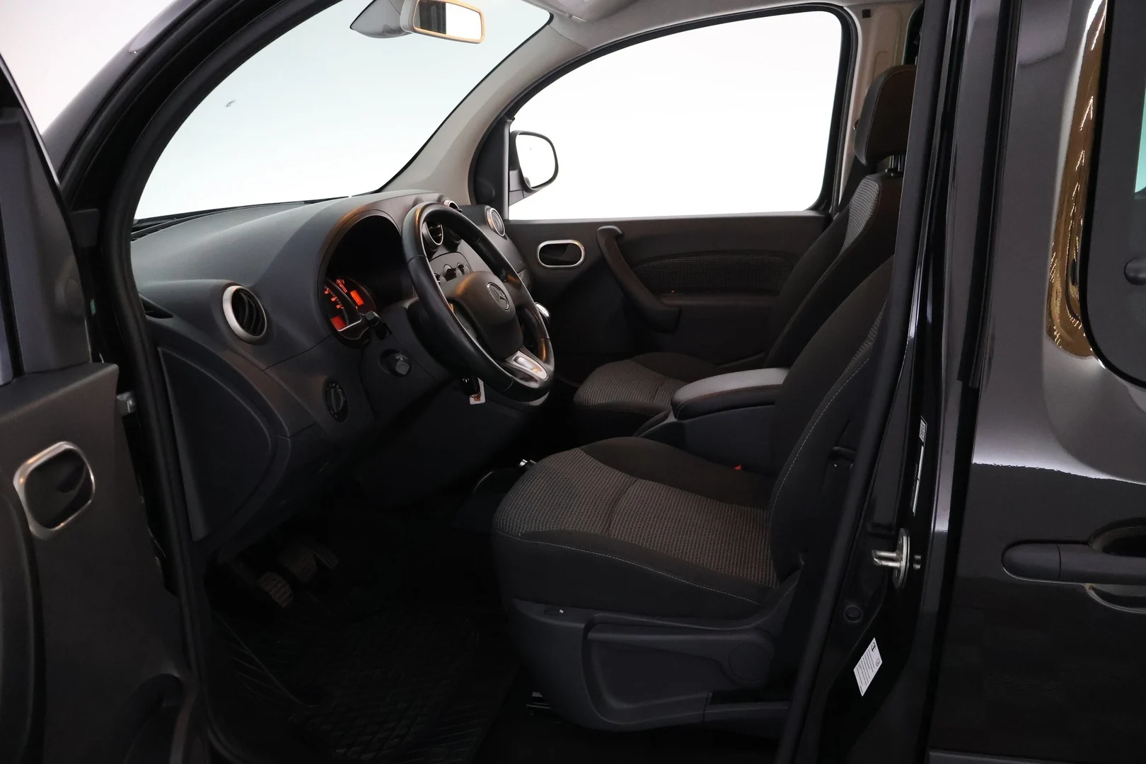 Car Image - 2wEZEtXPial5JN3ULVSY5H