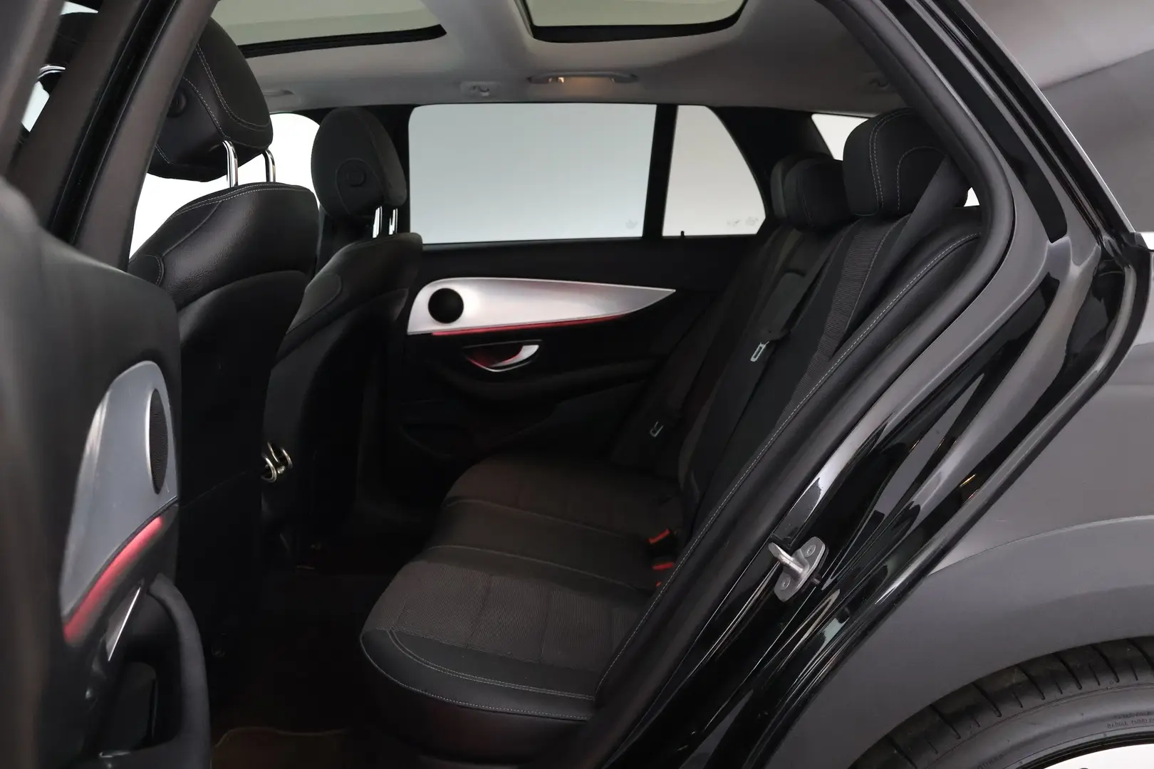 Car Image - 5BMAkzcYoec3y307NCVkXt