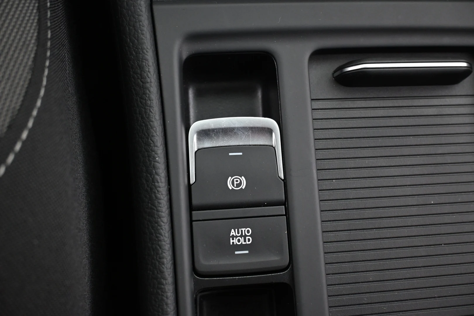 Car Image - 6nU3Ot2i98qwVUFoIeYMtM