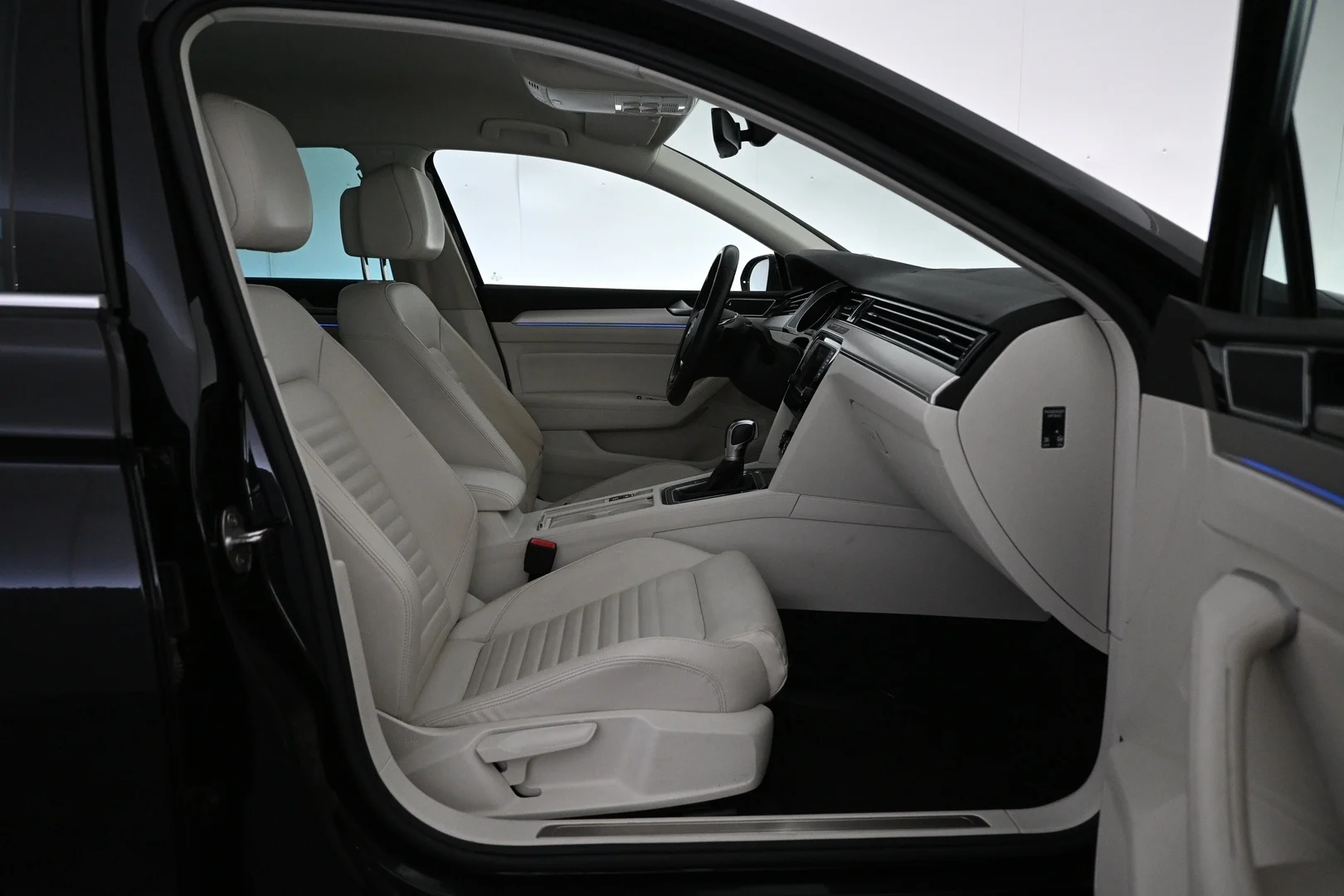 Car Image - 6BG19eRj2LxopuJ496m5u7