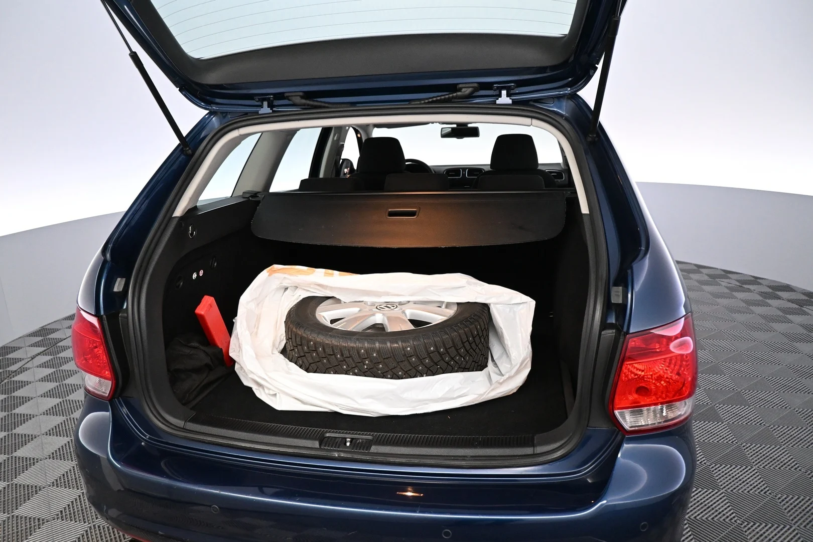 Car Image - 0vyLa6OGimDjzYhmqP1D1