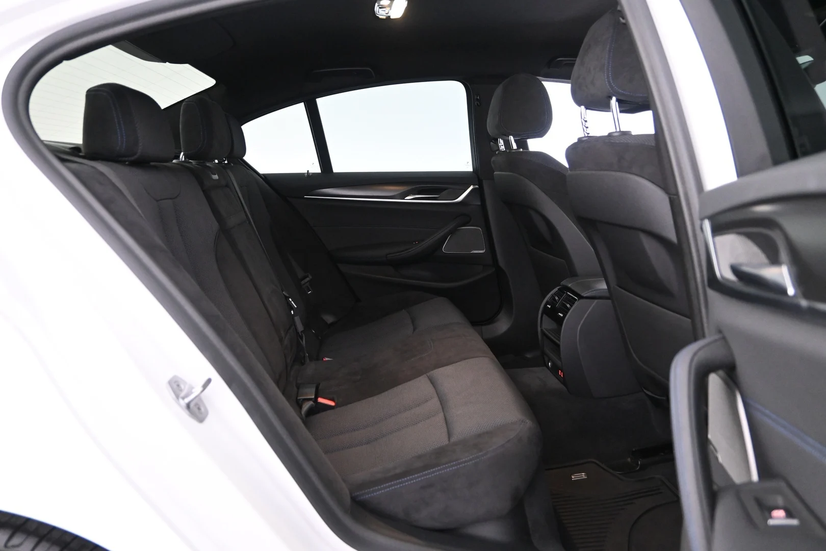 Car Image - 6b63mbPvKGqYAXgMSEgCKw