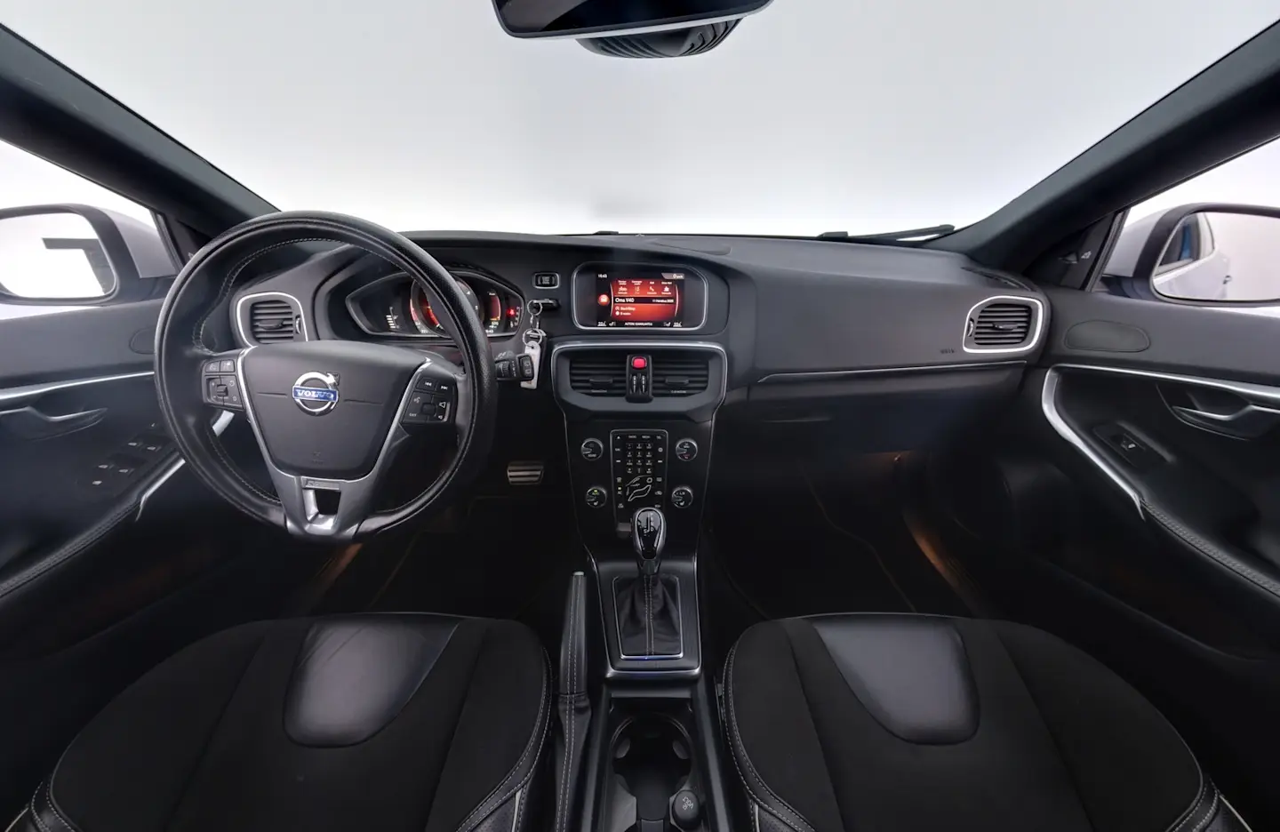 Car Image - vMoqGlXIboTZZpvarE9a3