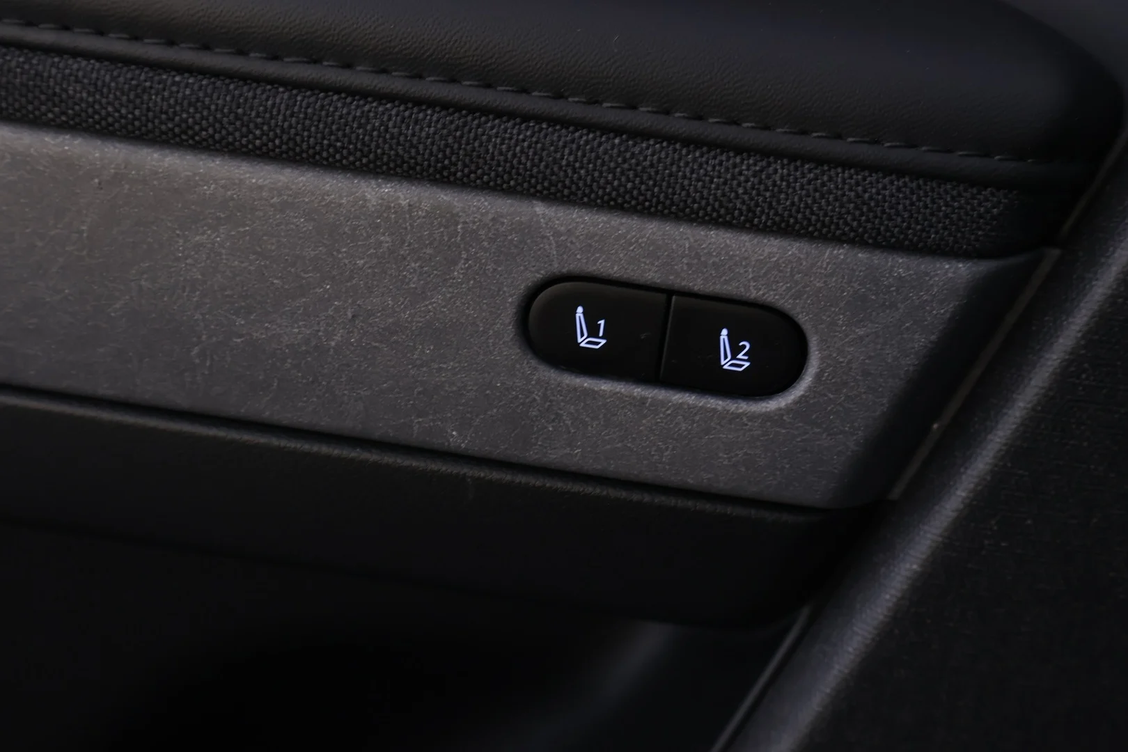 Car Image - 2kVwH8JO3uRpVMMKYSi2x2