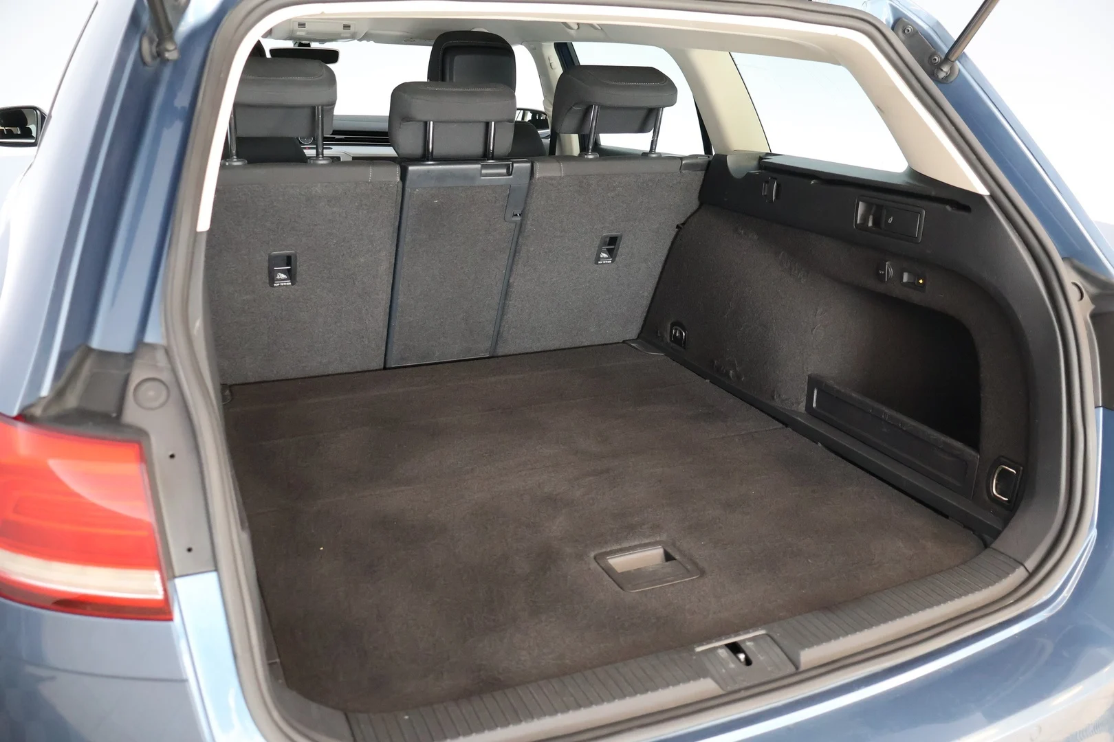 Car Image - gYQnADnfo8858KXRKjg7I