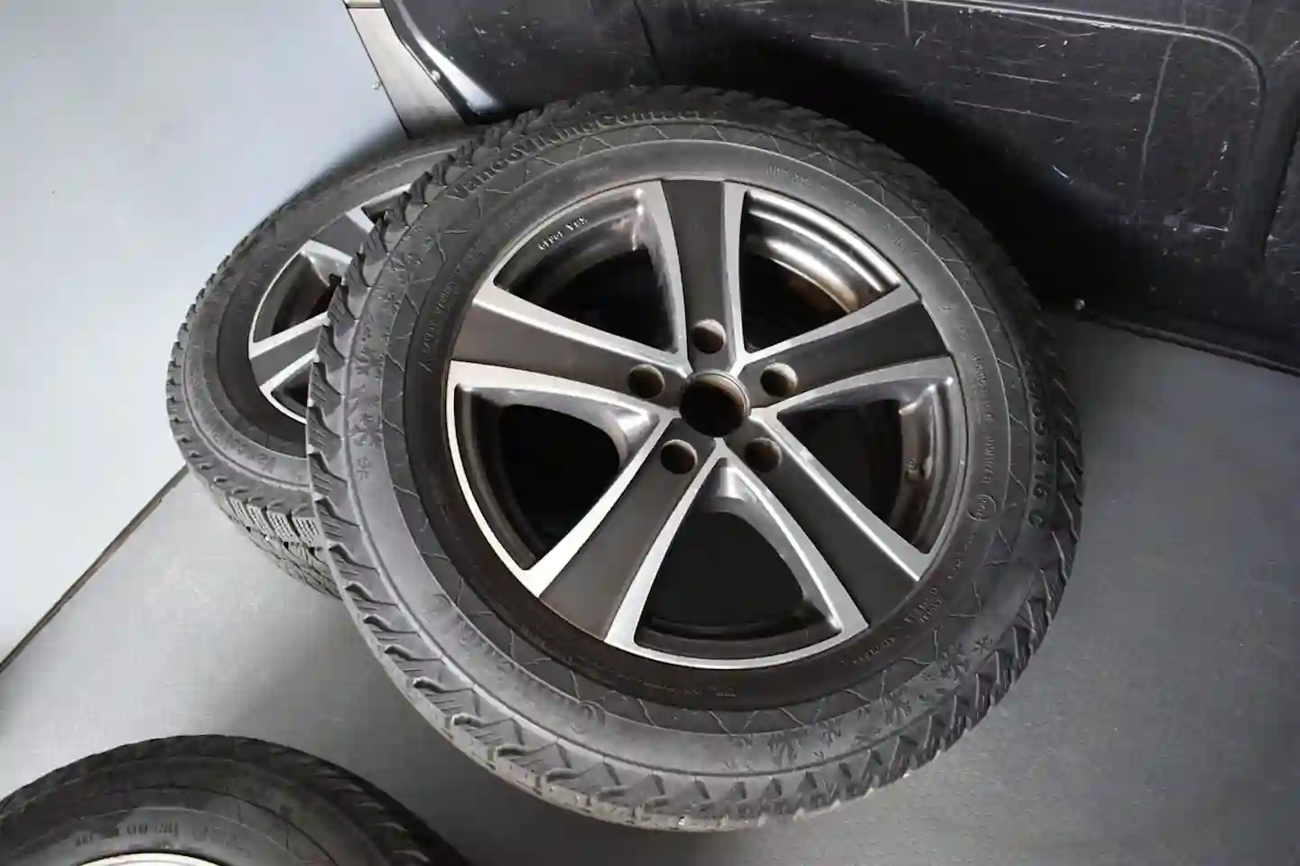 Car Image - 2NYKtJ78APxa5eJr89sRX2