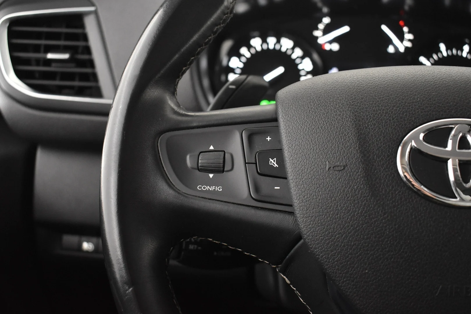 Car Image - 5oGDcLyDGF8YoVEt0VJ5oy