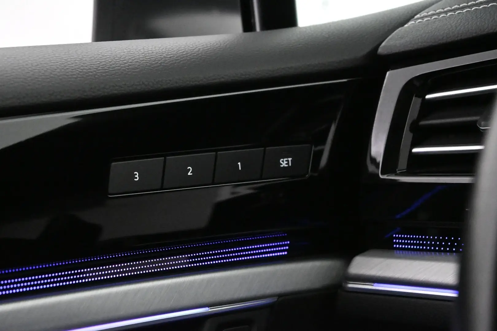Car Image - PG3jZk6VRWkdzr5Cvq8AX