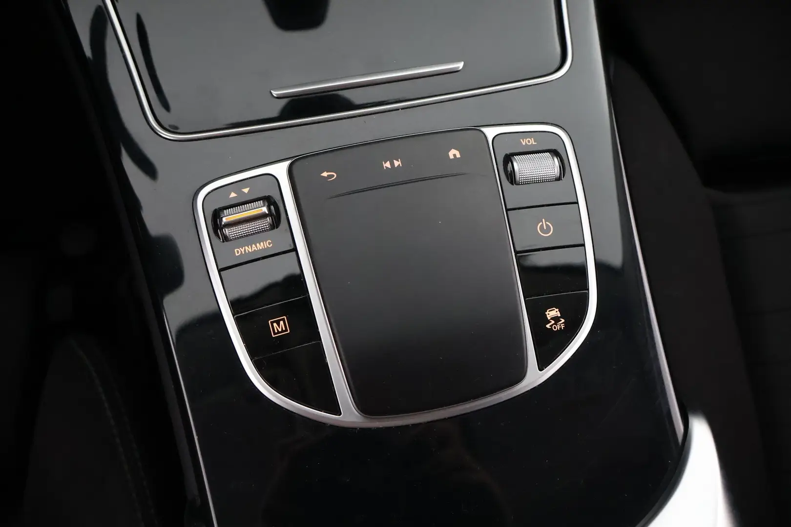 Car Image - 3axhwYe8TiX8fF233JpPJK