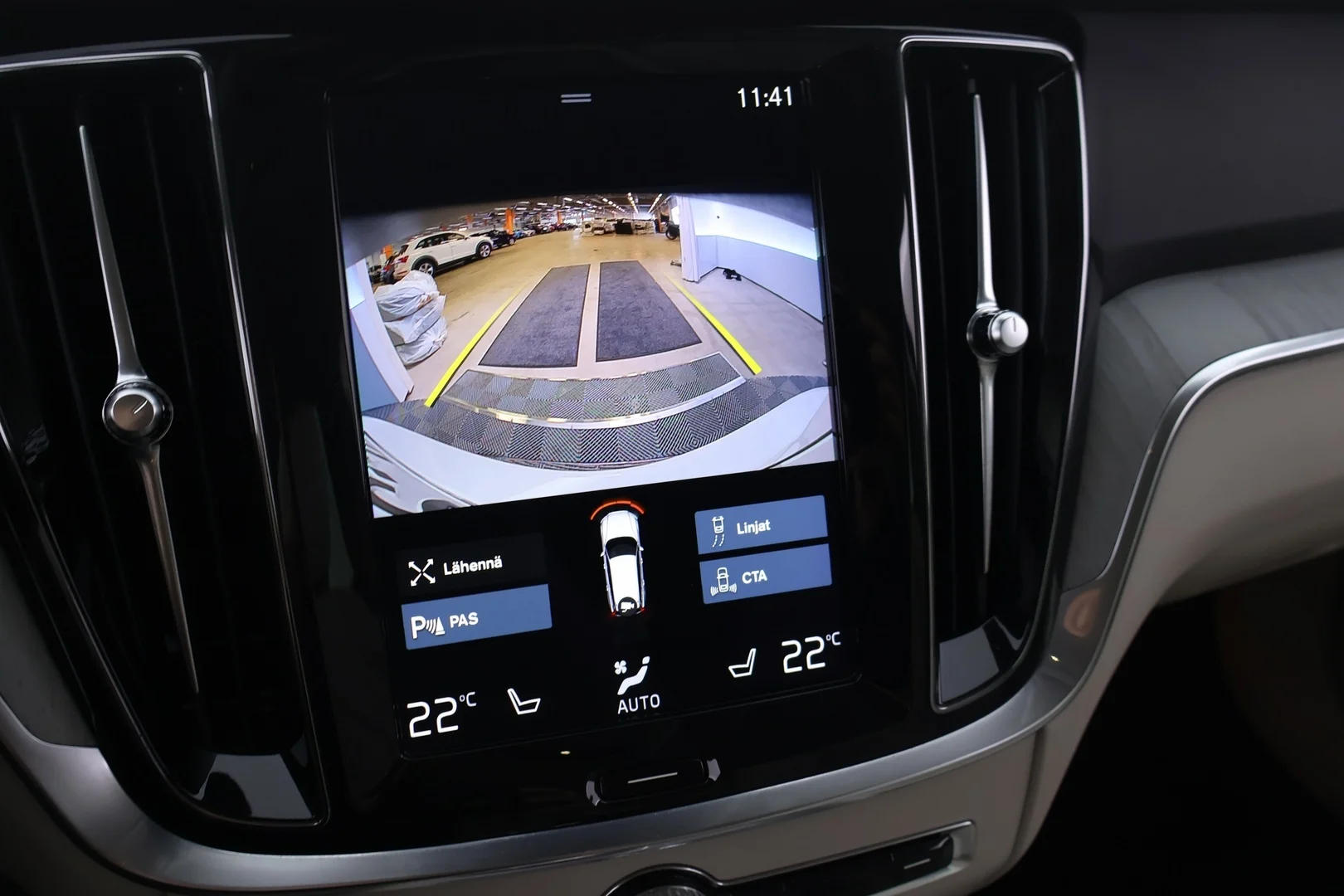 Car Image - 4eq9DvuzFt5uG0Tt1i15BB