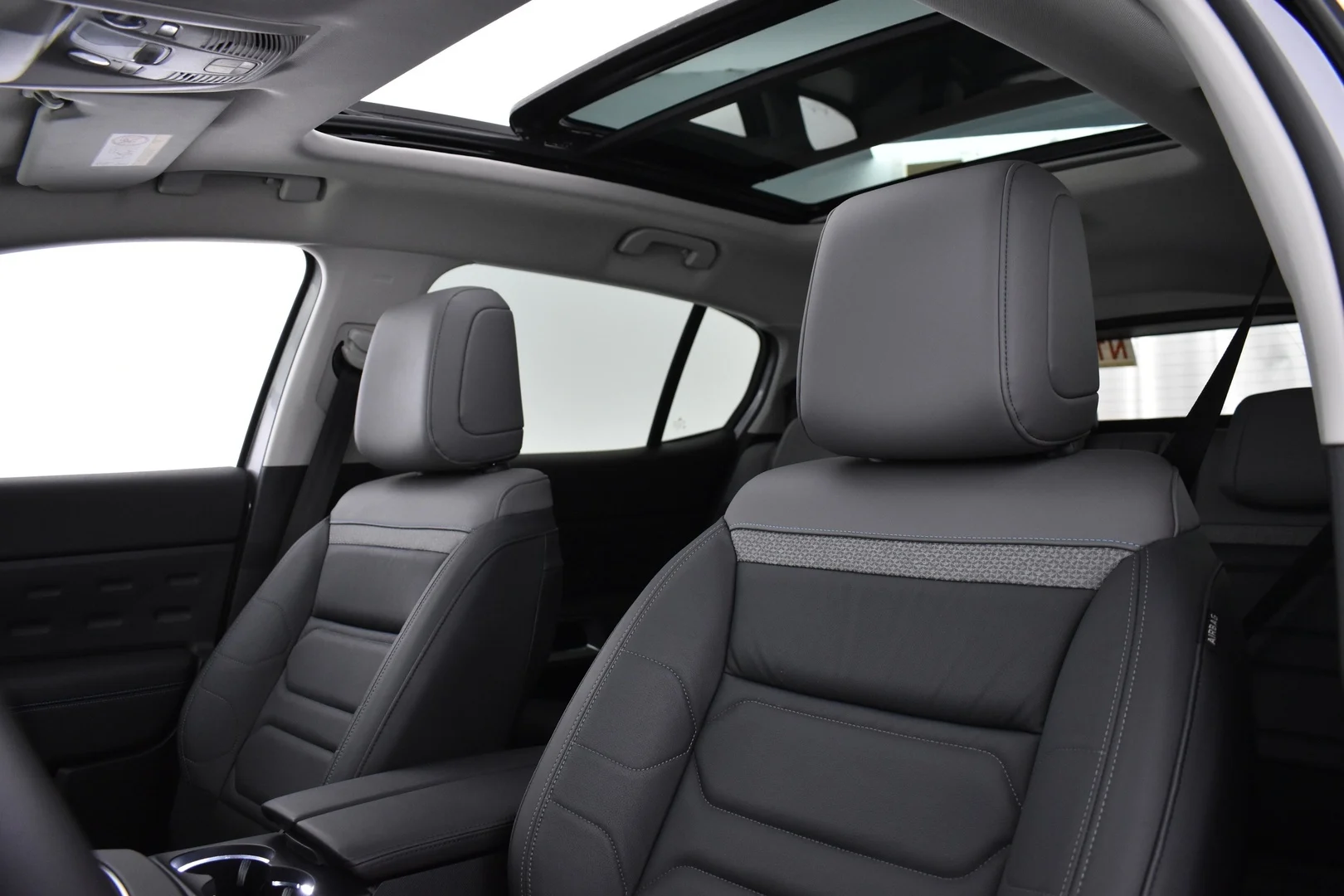 Car Image - 6VvWE0EyQzjqMV9R024MNB
