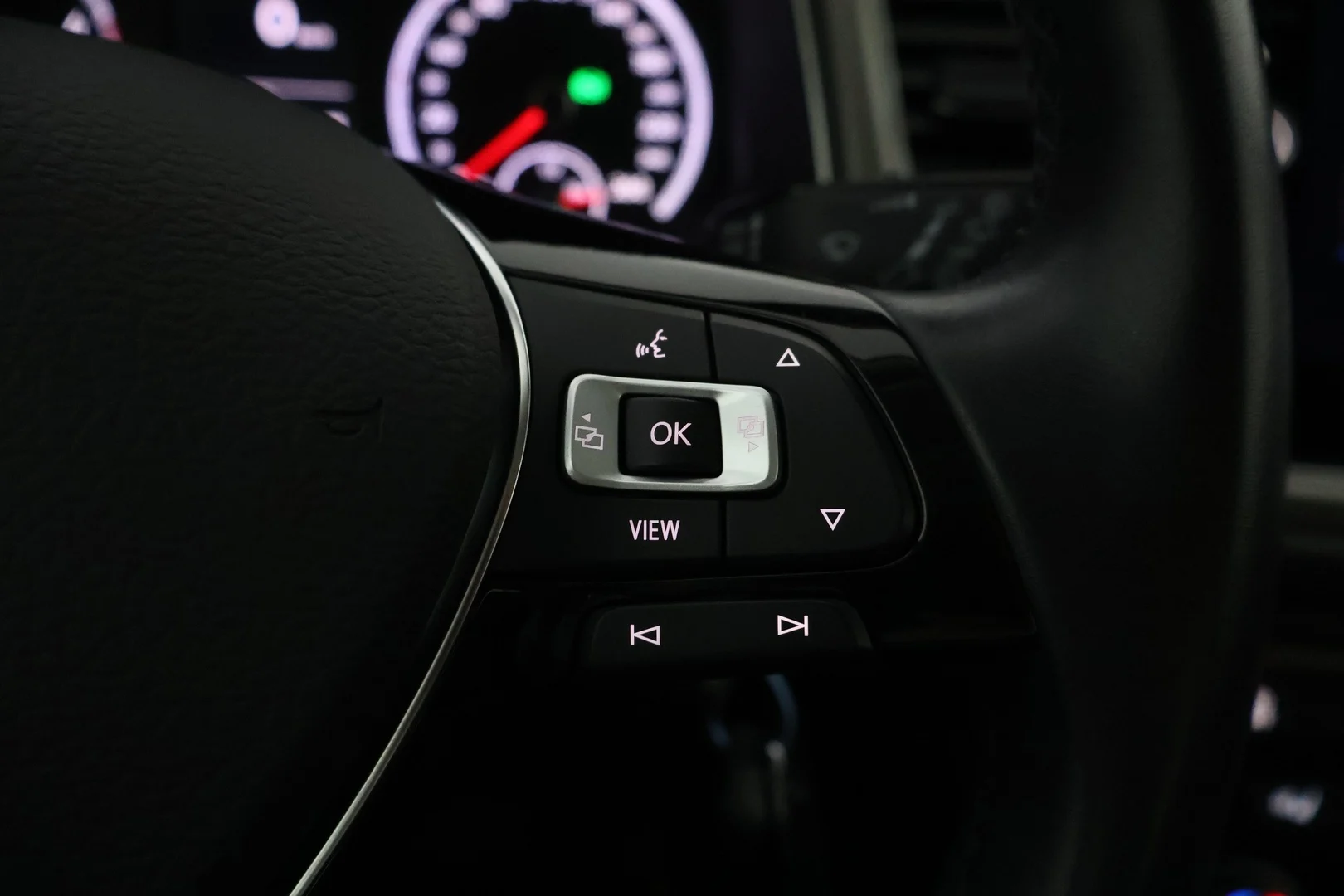 Car Image - 17B02c3sL5Miefy4XHhD1M